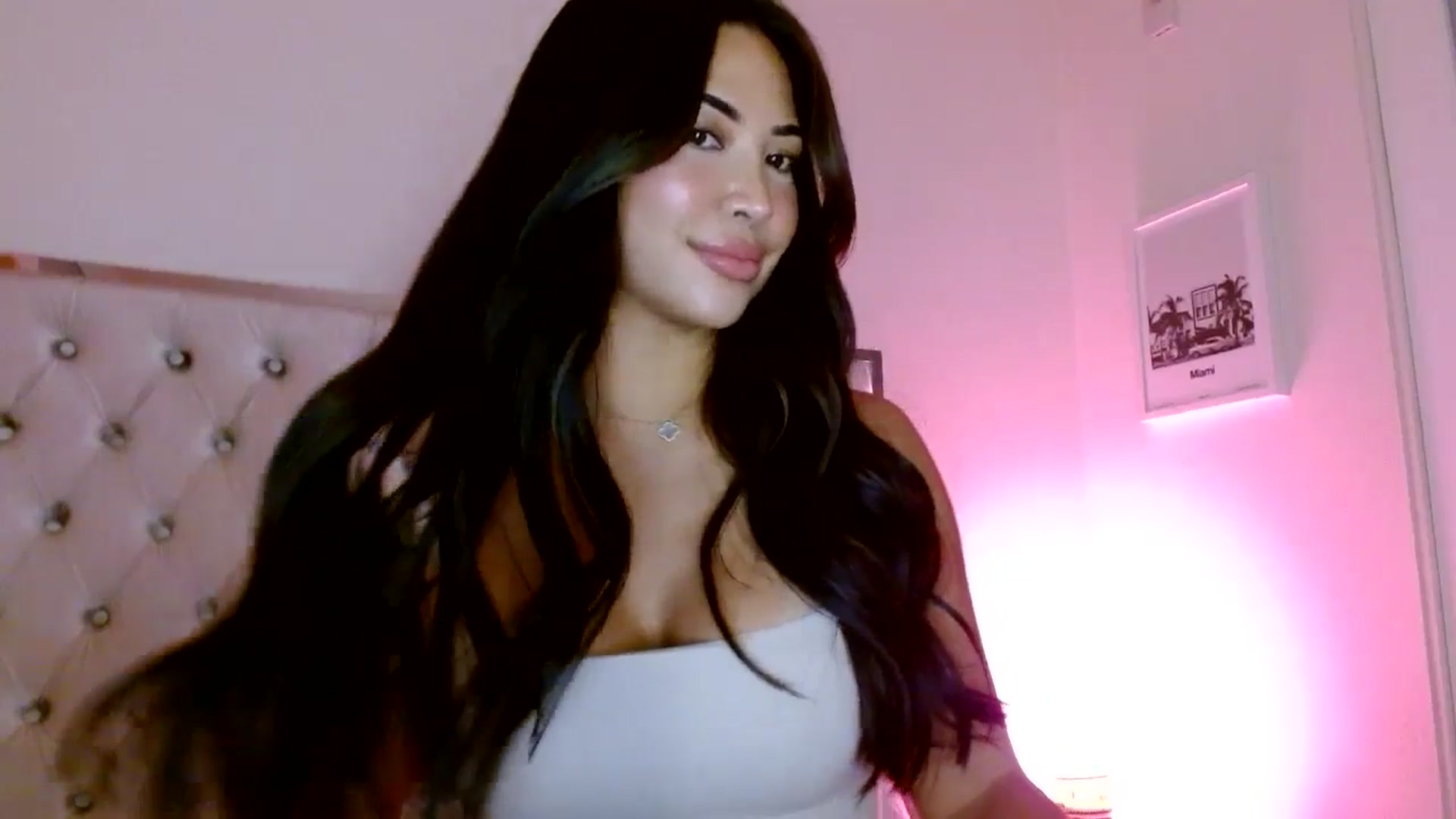 Gallery image thumbnail from Juliana's myfreecams stream on, 09/23/2025, 04:18 image 10 of 20