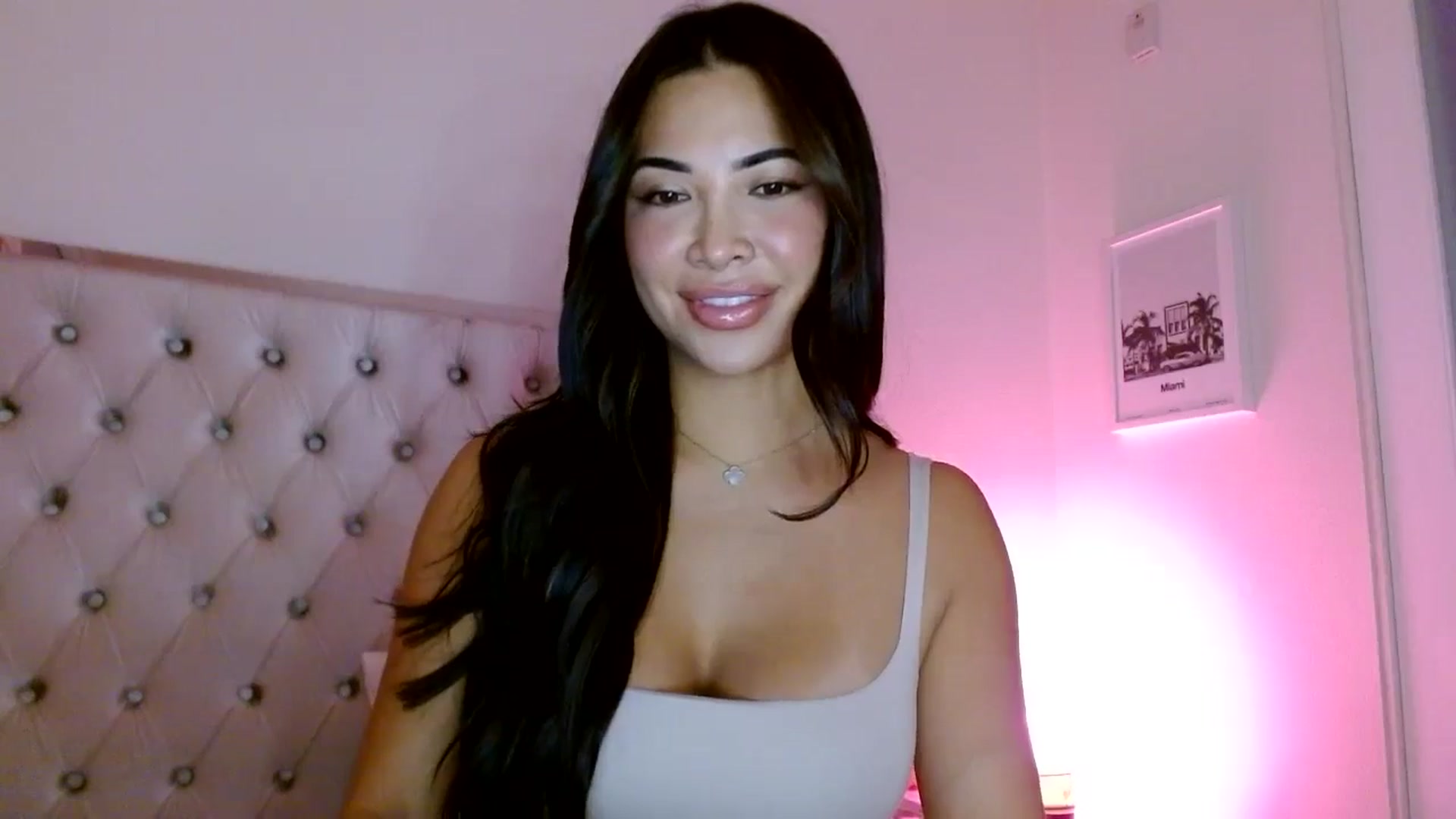 Gallery image thumbnail from Juliana's myfreecams stream on, 09/23/2025, 04:18 image 13 of 20