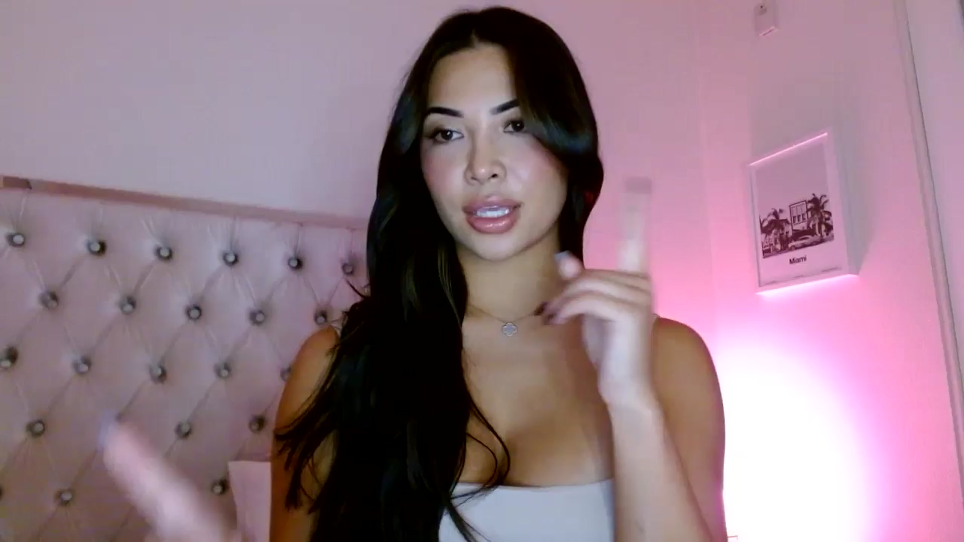 Gallery image thumbnail from Juliana's myfreecams stream on, 09/23/2025, 04:18 image 12 of 20