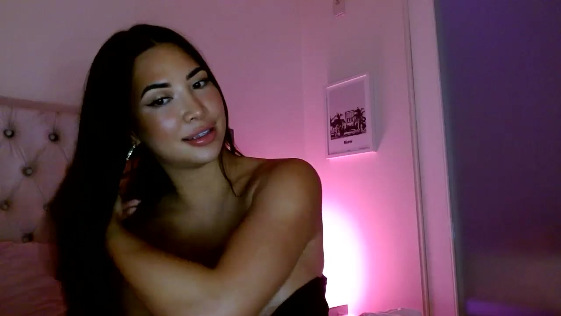 Gallery image thumbnail from Juliana's myfreecams stream on, 09/24/2025, 04:54 image 10 of 20