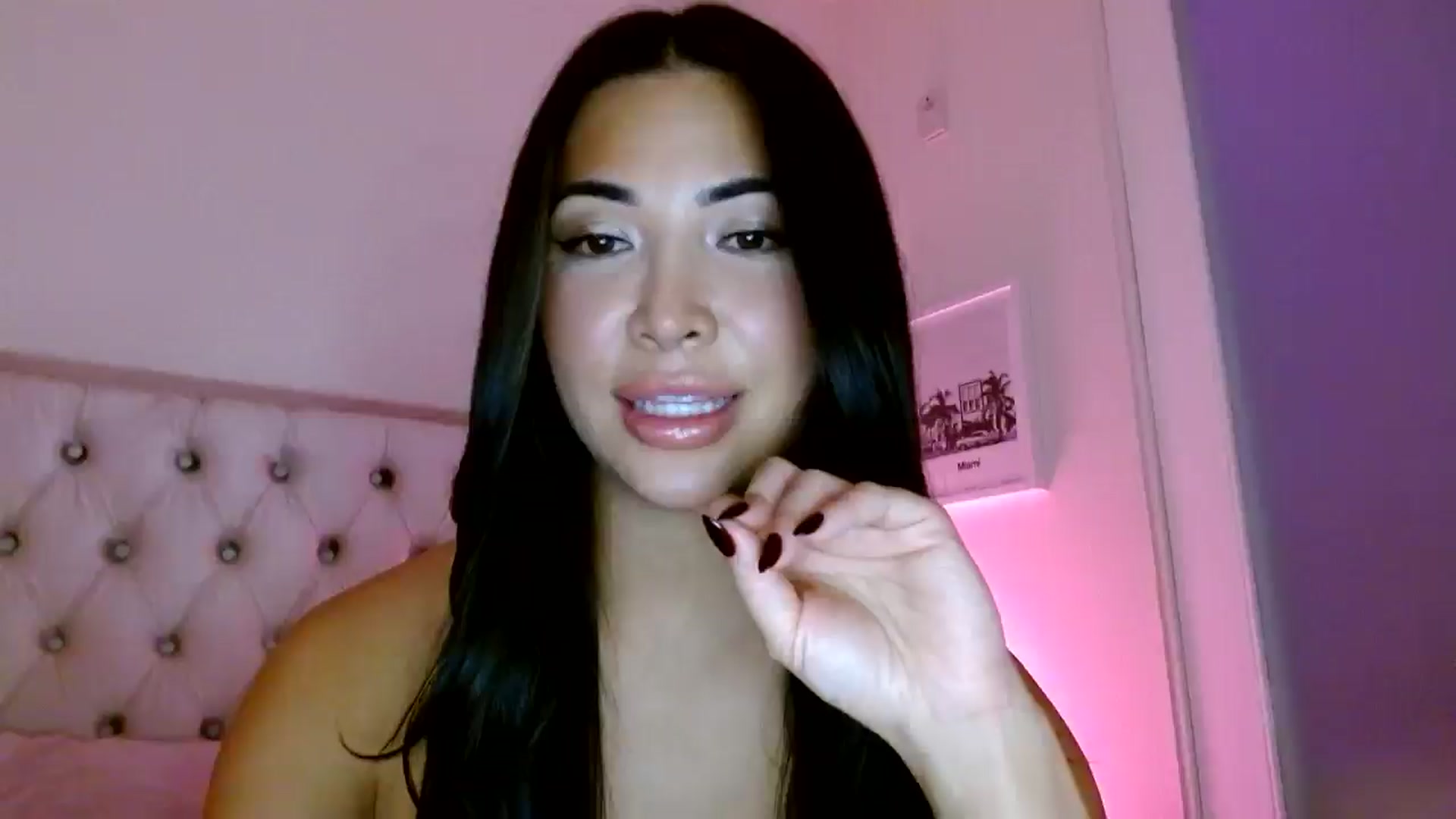 Gallery image thumbnail from Juliana's myfreecams stream on, 09/24/2025, 04:54 image 14 of 20