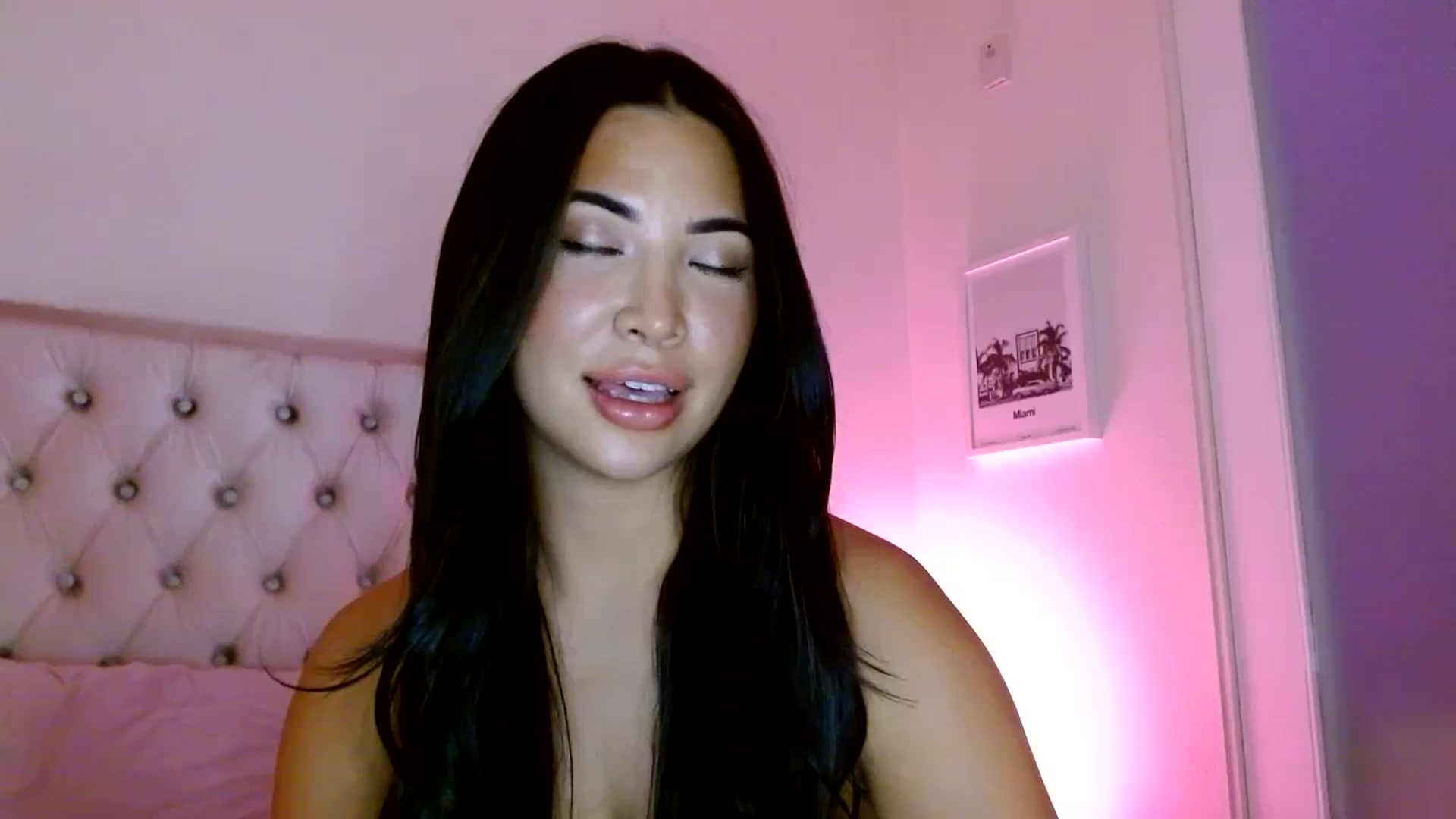 Gallery image thumbnail from Juliana's myfreecams stream on, 09/24/2025, 04:54 image 15 of 20