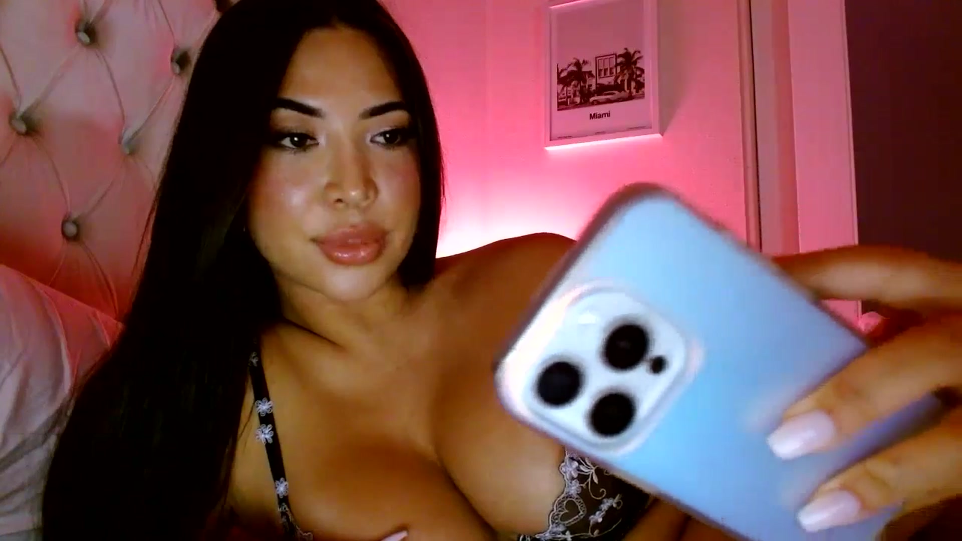 Gallery image thumbnail from Juliana's myfreecams stream on, 09/27/2025, 05:53 image 18 of 20