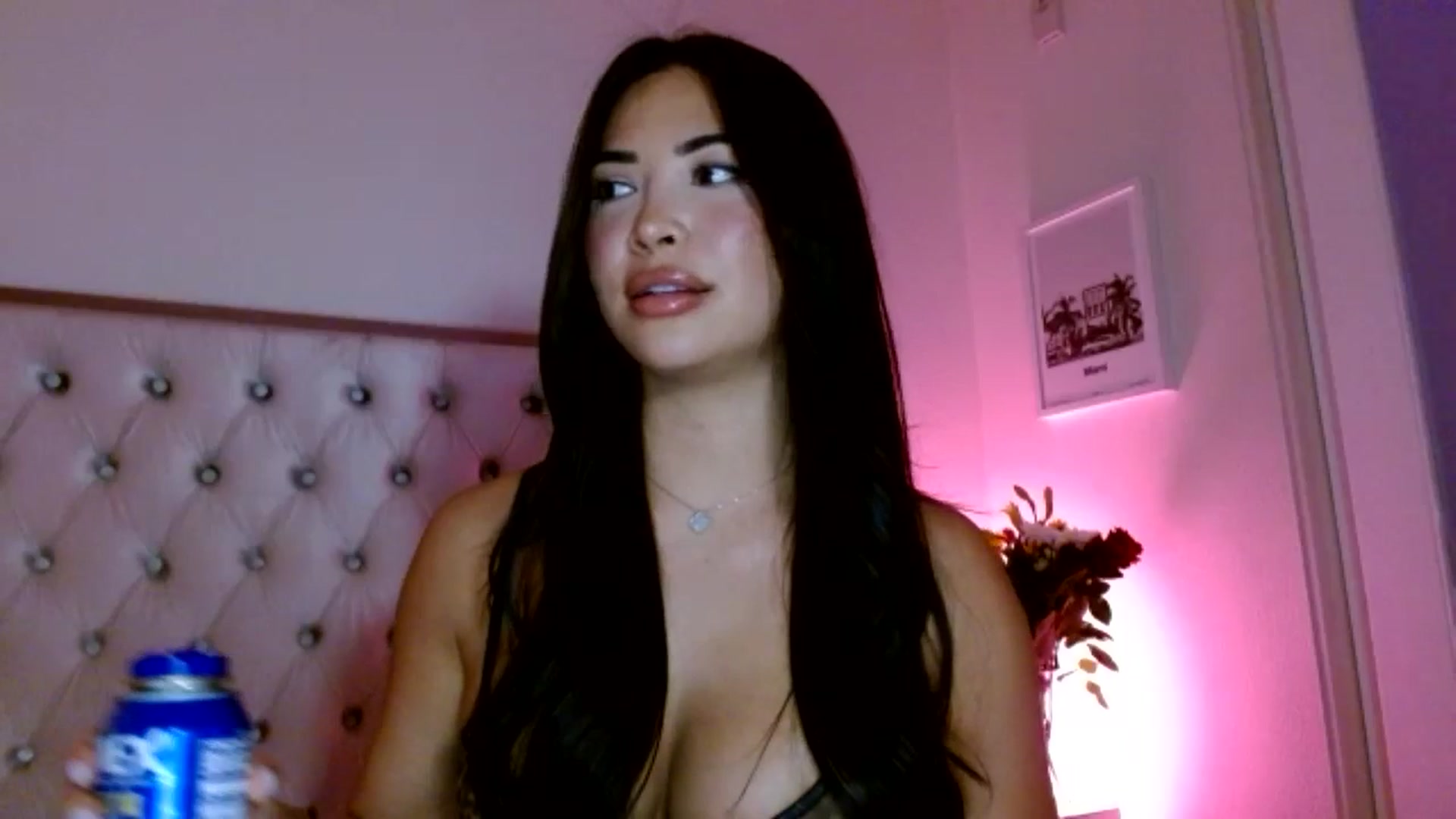 Gallery image thumbnail from Juliana's myfreecams stream on, 10/01/2025, 04:51 image 17 of 20