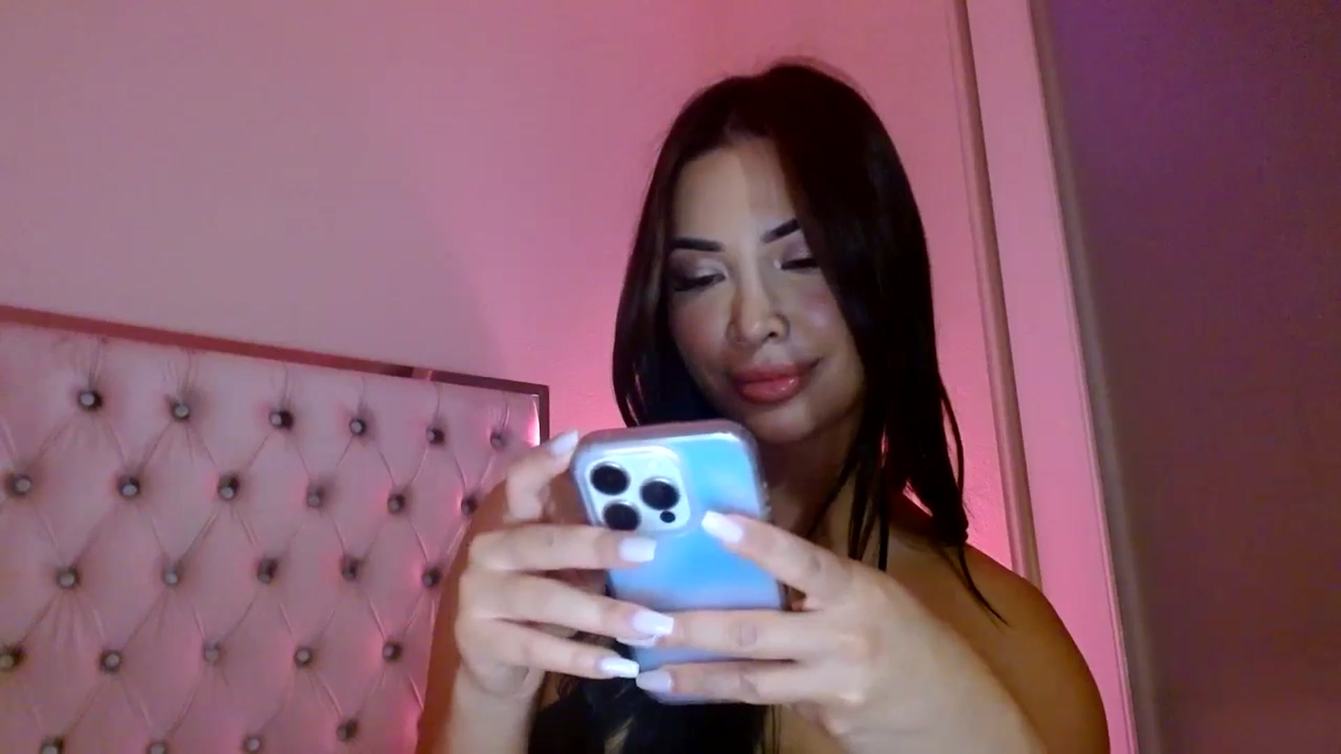 Gallery image thumbnail from Juliana's myfreecams stream on, 10/17/2025, 04:02 image 19 of 20