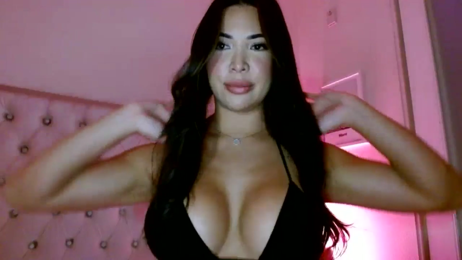 Gallery image thumbnail from Juliana's myfreecams stream on, 10/17/2025, 04:02 image 7 of 20