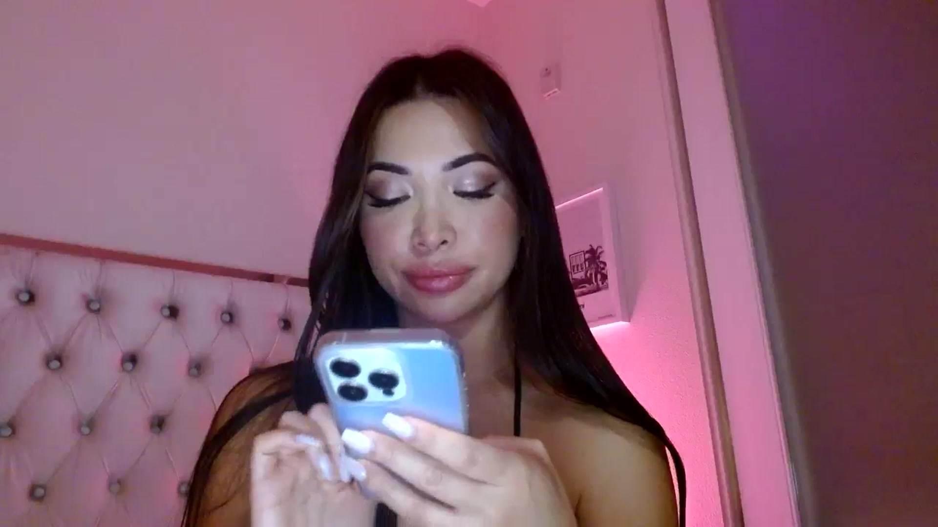 Gallery image thumbnail from Juliana's myfreecams stream on, 10/17/2025, 04:02 image 18 of 20