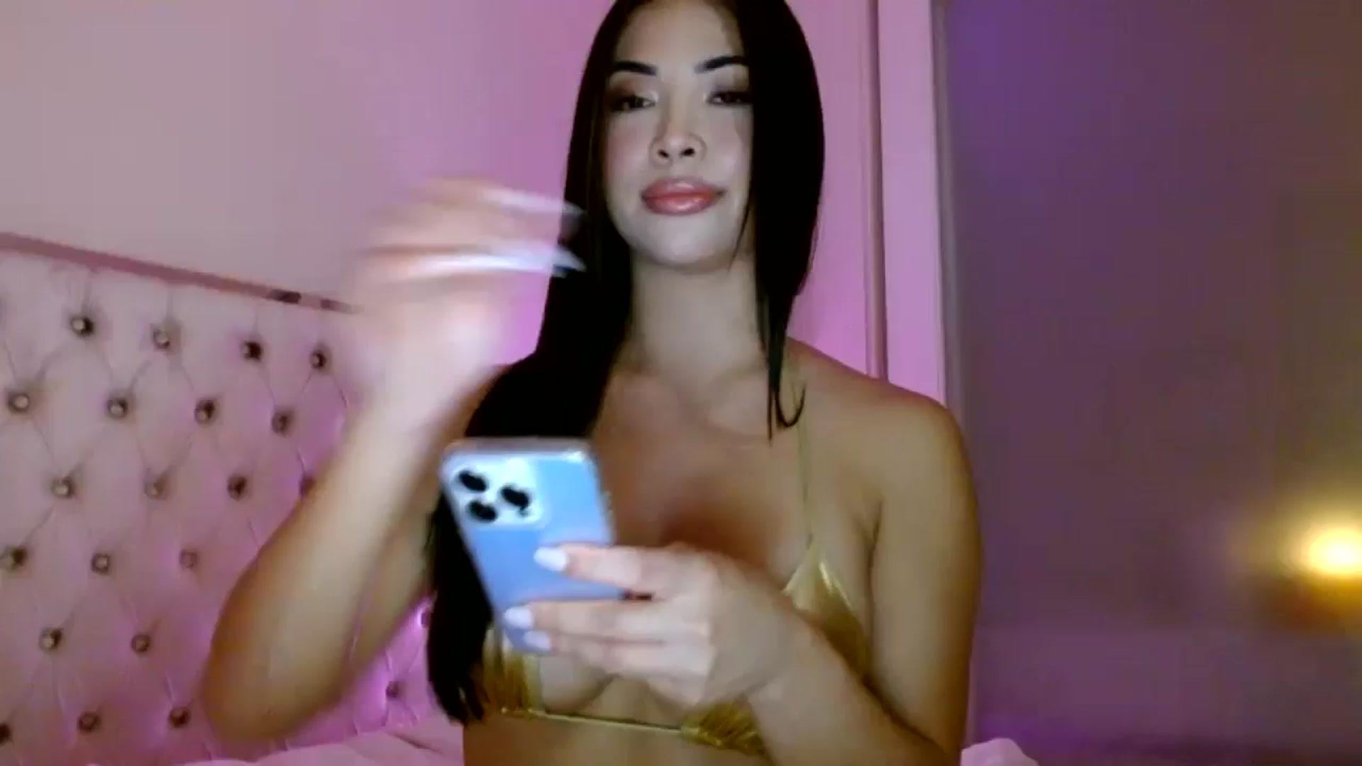 Gallery image thumbnail from Juliana's myfreecams stream on, 10/18/2025, 04:55 image 11 of 20