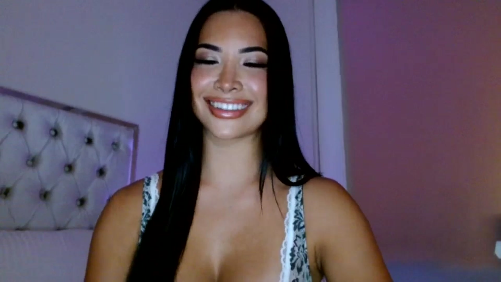 Gallery image thumbnail from Juliana's myfreecams stream on, 11/11/2025, 05:23 image 15 of 20