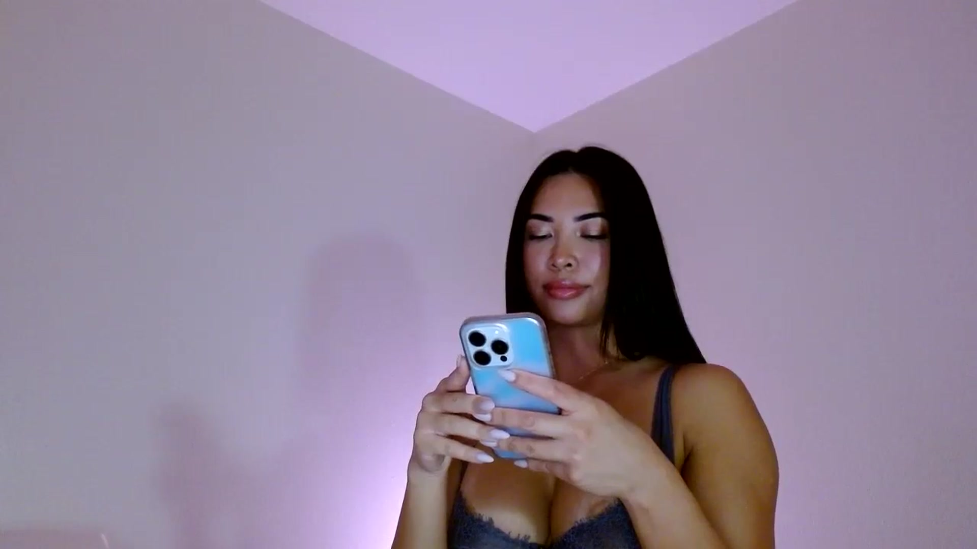 Gallery image thumbnail from Juliana's myfreecams stream on, 12/02/2025, 05:15 image 8 of 20
