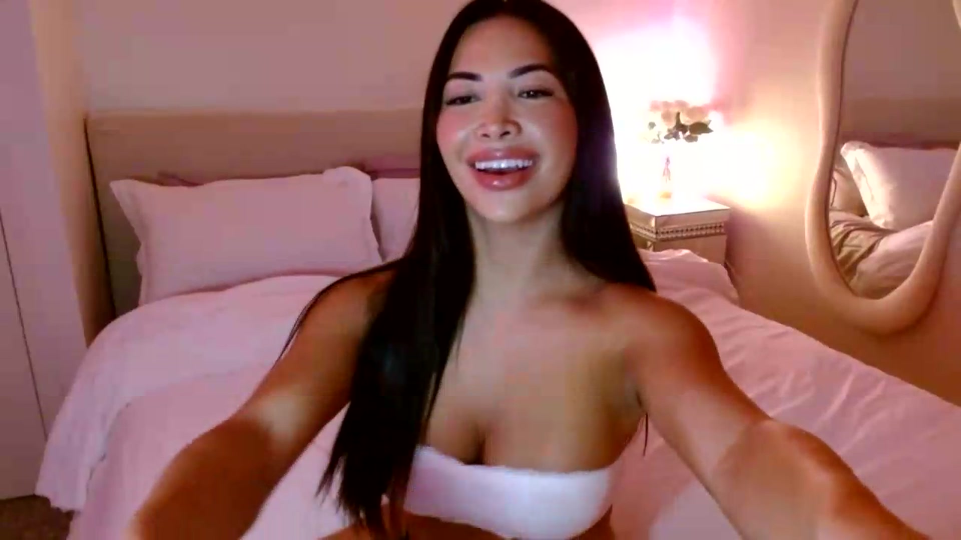 Gallery image thumbnail from Juliana's myfreecams stream on, 08/17/2026, 04:43 image 5 of 20
