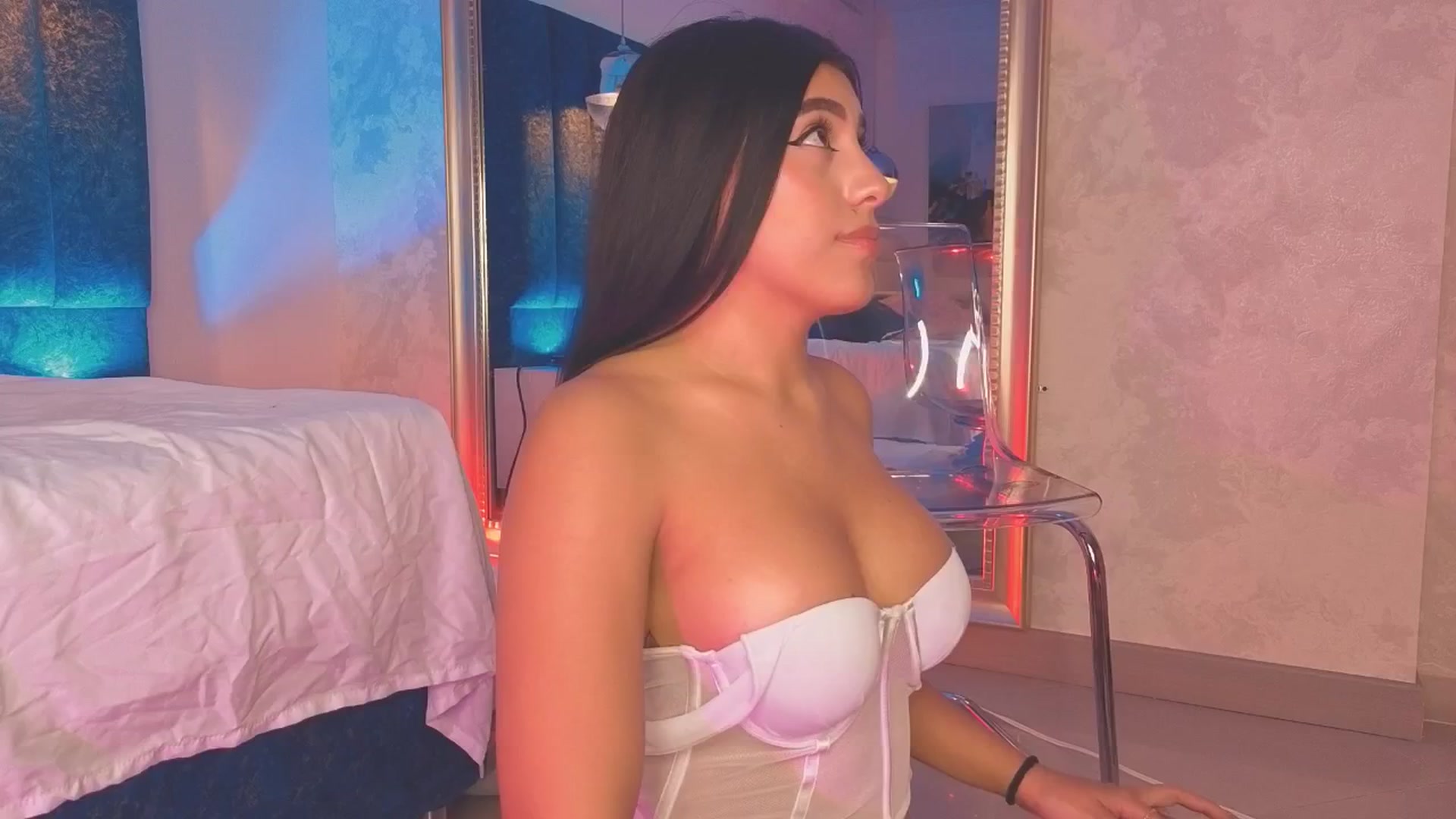 Gallery image thumbnail from Julicorrea's myfreecams stream on, 06/14/2025, 17:36 image 12 of 20