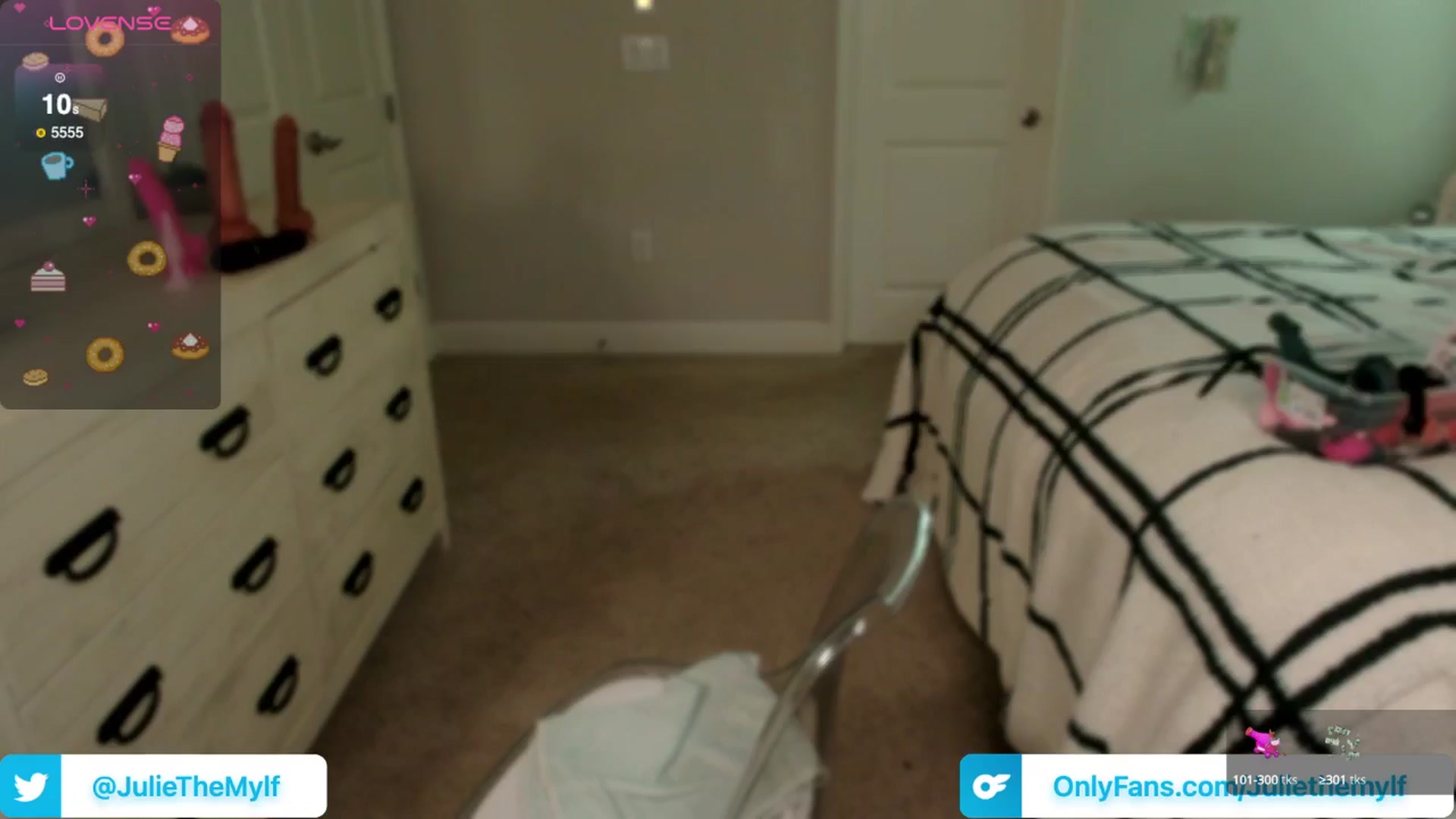 Gallery image thumbnail from JulieTheMylf's myfreecams stream on, 06/20/2024, 14:44 image 10 of 20