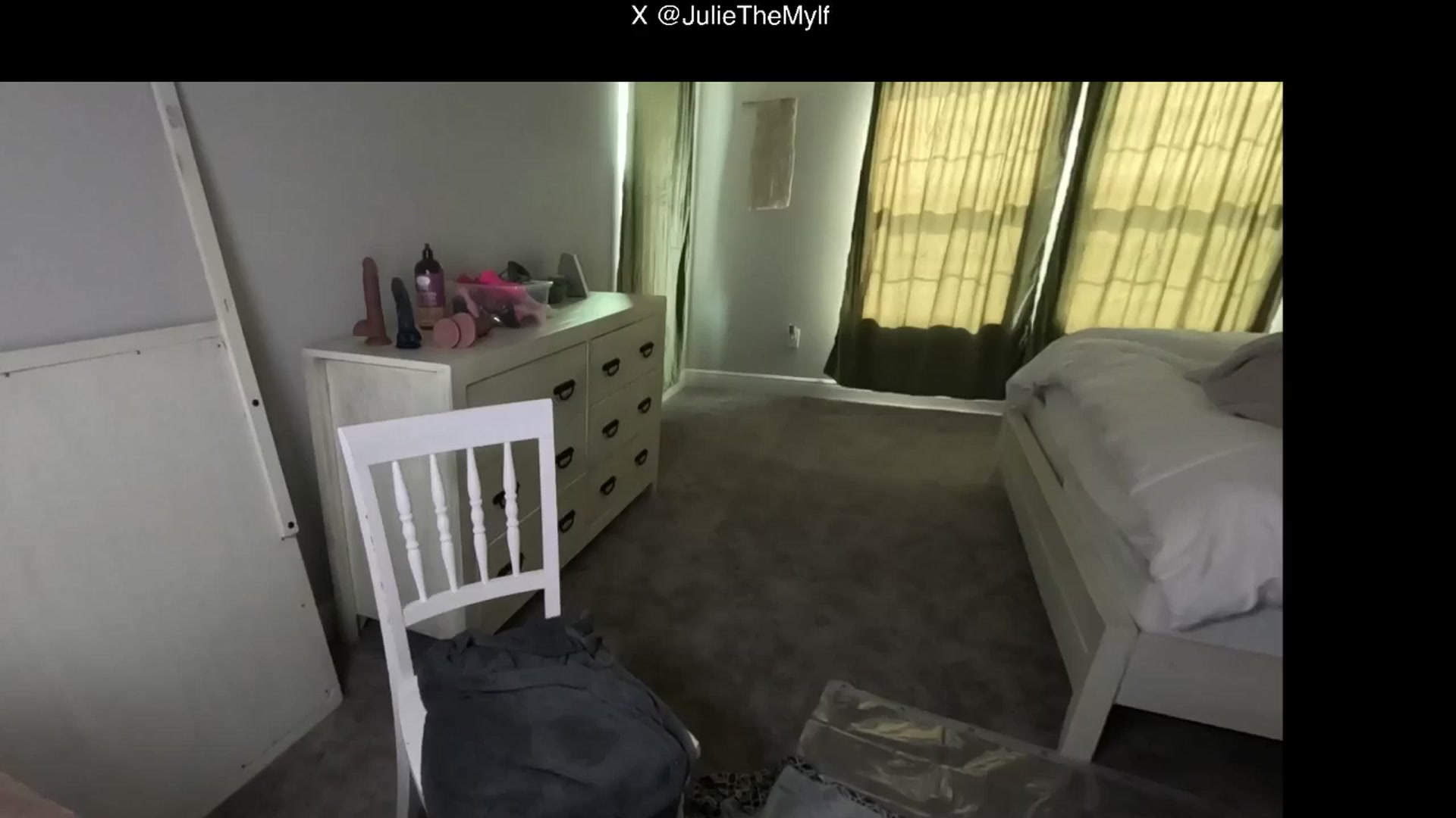 Gallery image thumbnail from JulieTheMylf's myfreecams stream on, 11/19/2024, 17:39 image 14 of 20