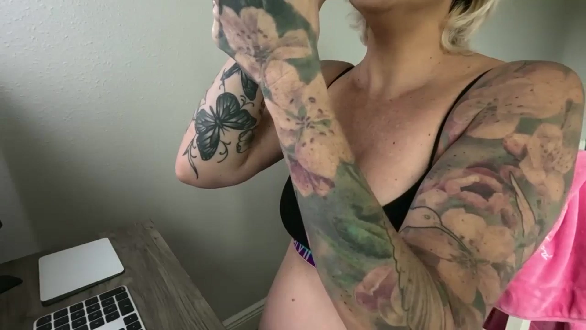 Gallery image thumbnail from JulieTheMylf's myfreecams stream on, 12/26/2024, 19:03 image 5 of 20