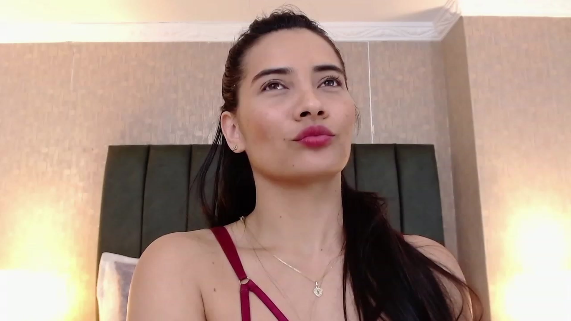 Gallery image thumbnail from Julie__Moon's myfreecams stream on, 11/19/2022, 24:59 image 5 of 20