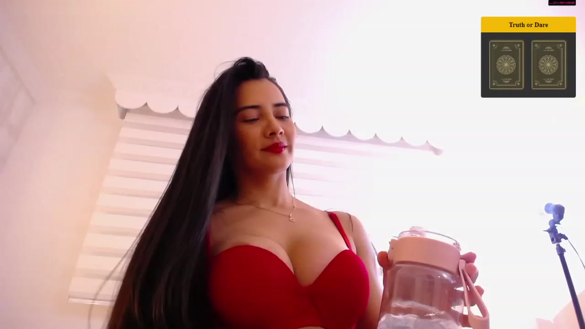 Gallery image thumbnail from Julie__Moon's myfreecams stream on, 11/26/2022, 24:04 image 1 of 20