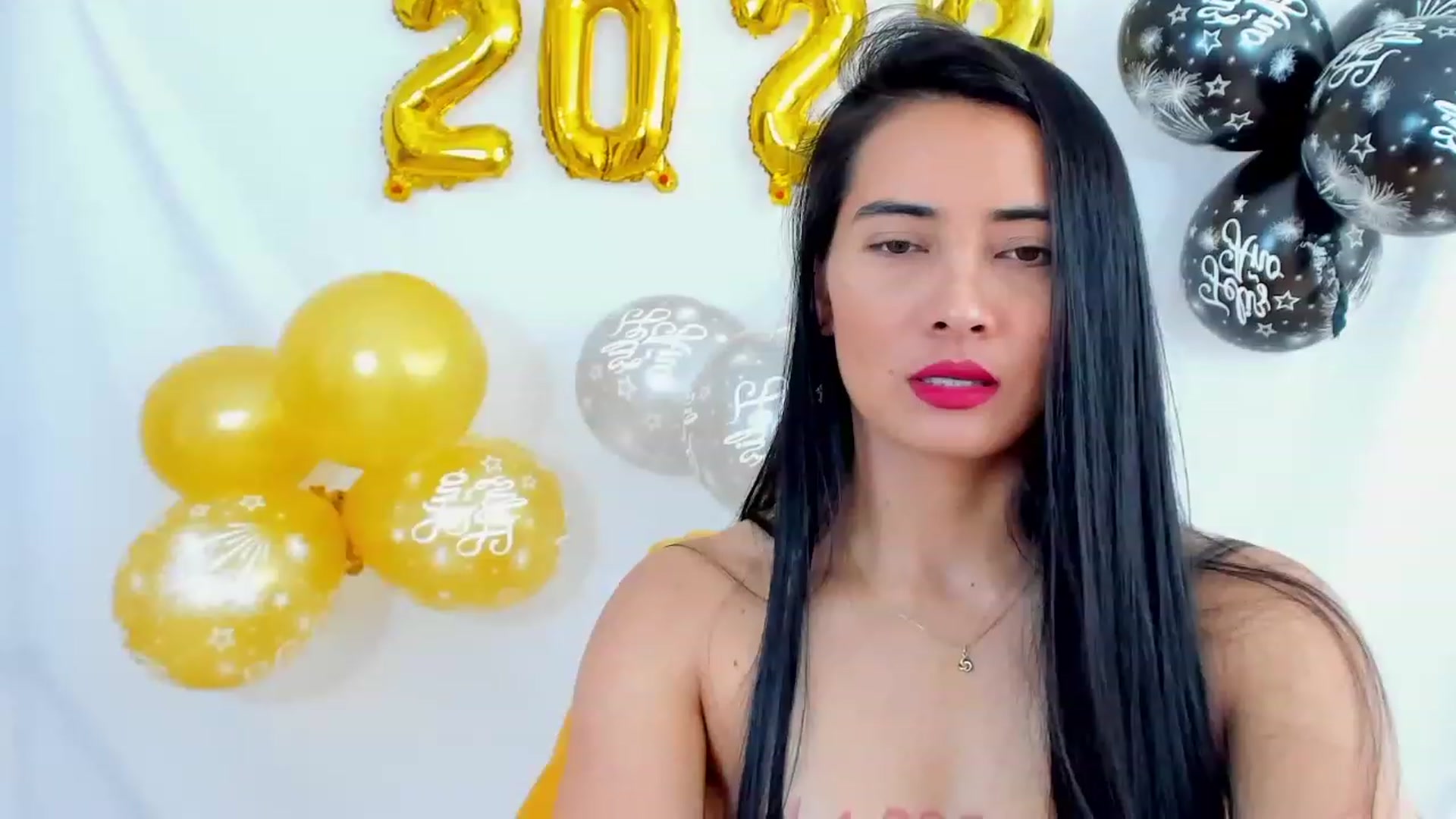 Gallery image thumbnail from Julie__Moon's myfreecams stream on, 12/31/2022, 16:37 image 19 of 20