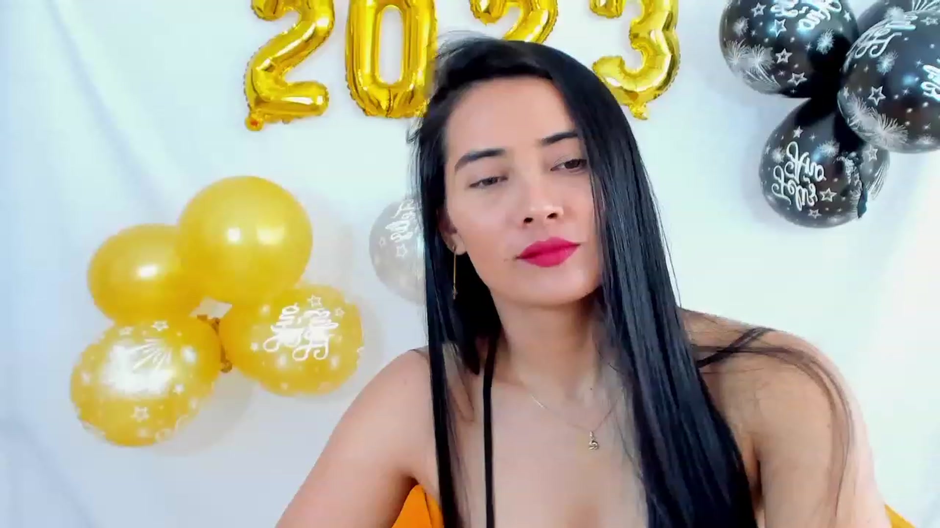 Gallery image thumbnail from Julie__Moon's myfreecams stream on, 12/31/2022, 16:37 image 18 of 20