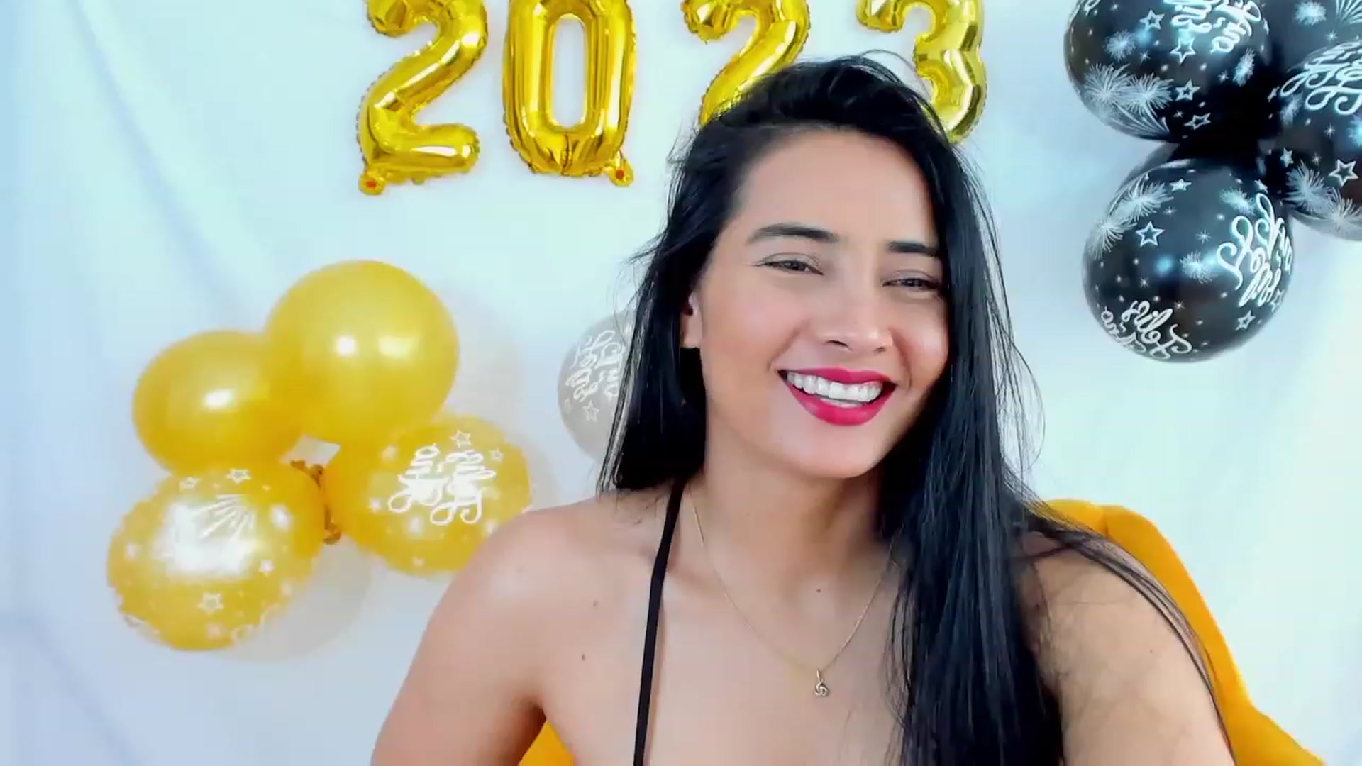 Gallery image thumbnail from Julie__Moon's myfreecams stream on, 12/31/2022, 16:37 image 10 of 20