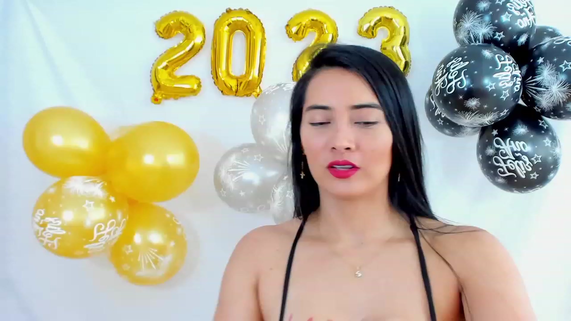 Gallery image thumbnail from Julie__Moon's myfreecams stream on, 12/31/2022, 16:37 image 1 of 20
