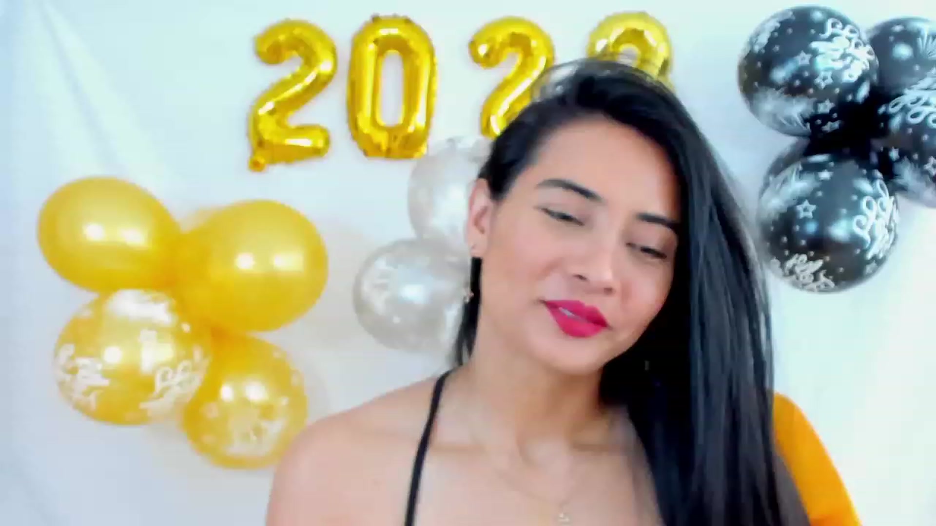 Gallery image thumbnail from Julie__Moon's myfreecams stream on, 12/31/2022, 16:37 image 2 of 20