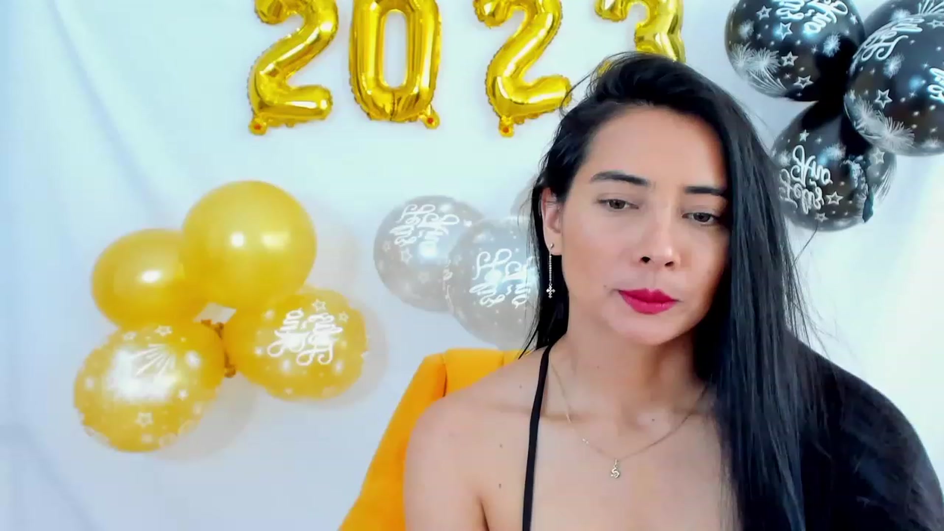 Gallery image thumbnail from Julie__Moon's myfreecams stream on, 12/31/2022, 16:37 image 15 of 20