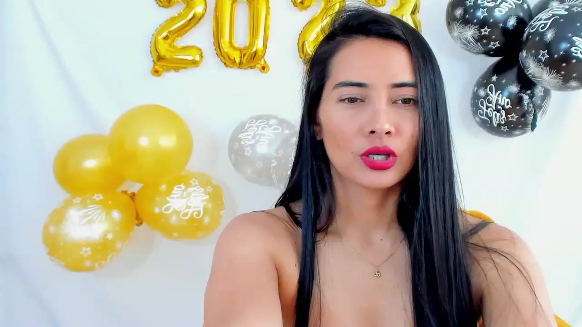 Gallery image thumbnail from Julie__Moon's myfreecams stream on, 12/31/2022, 16:37 image 20 of 20