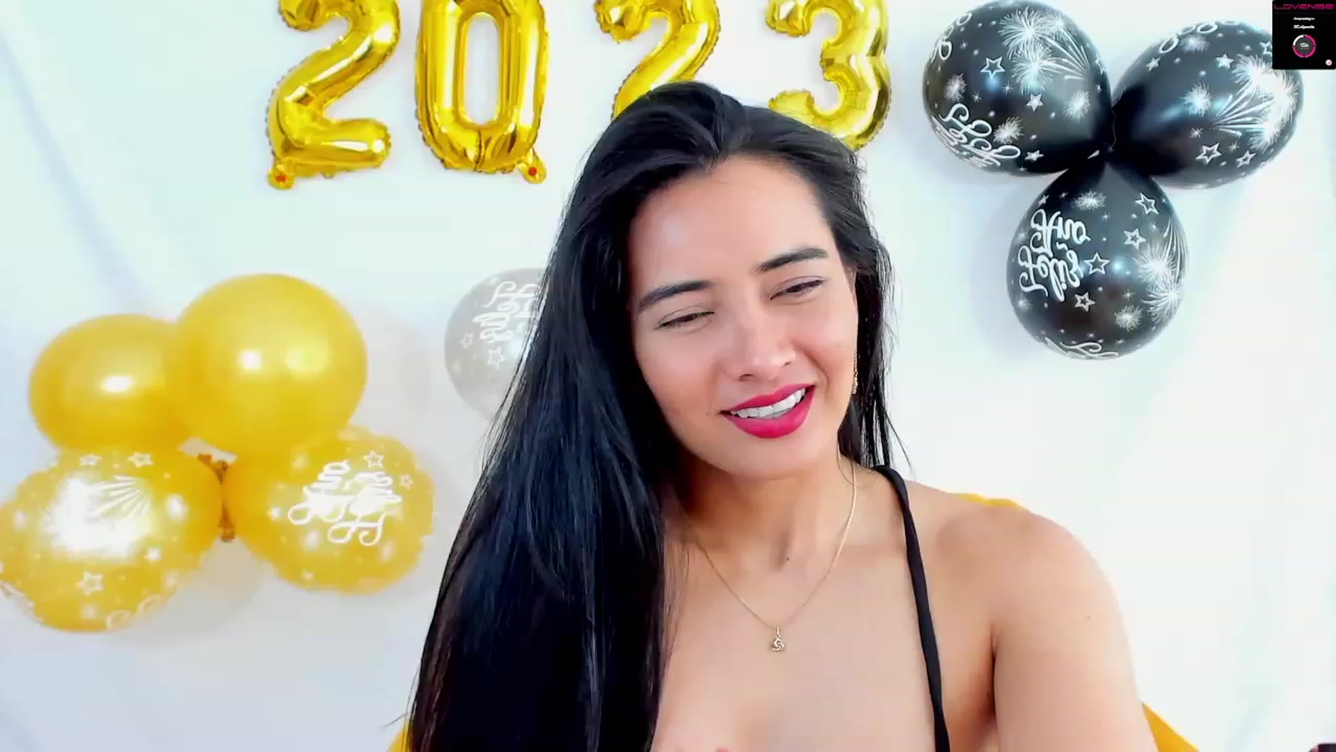 Gallery image thumbnail from Julie__Moon's myfreecams stream on, 12/31/2022, 17:34 image 4 of 20