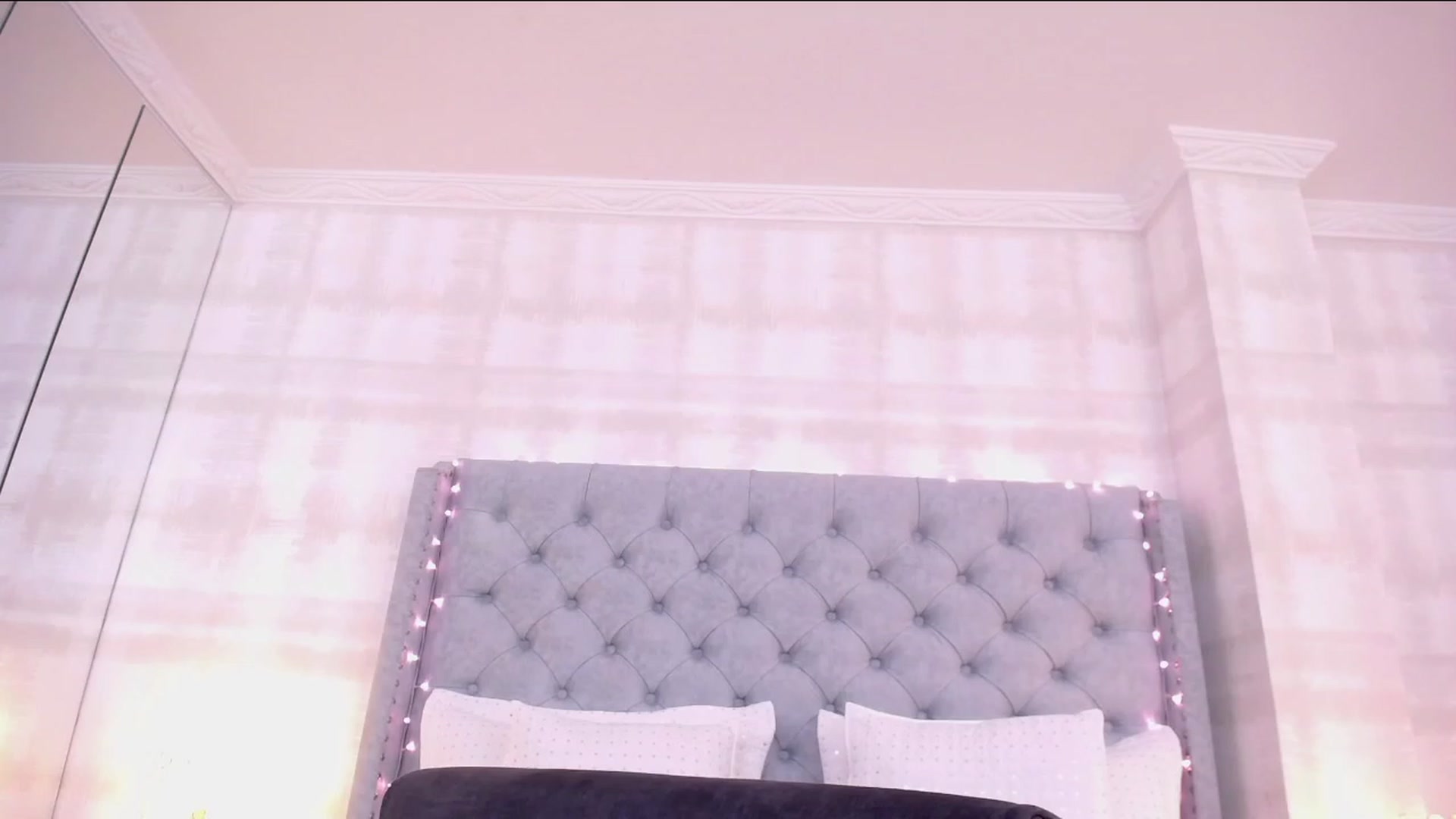 Gallery image thumbnail from Julie__Moon's myfreecams stream on, 02/11/2023, 19:03 image 9 of 20
