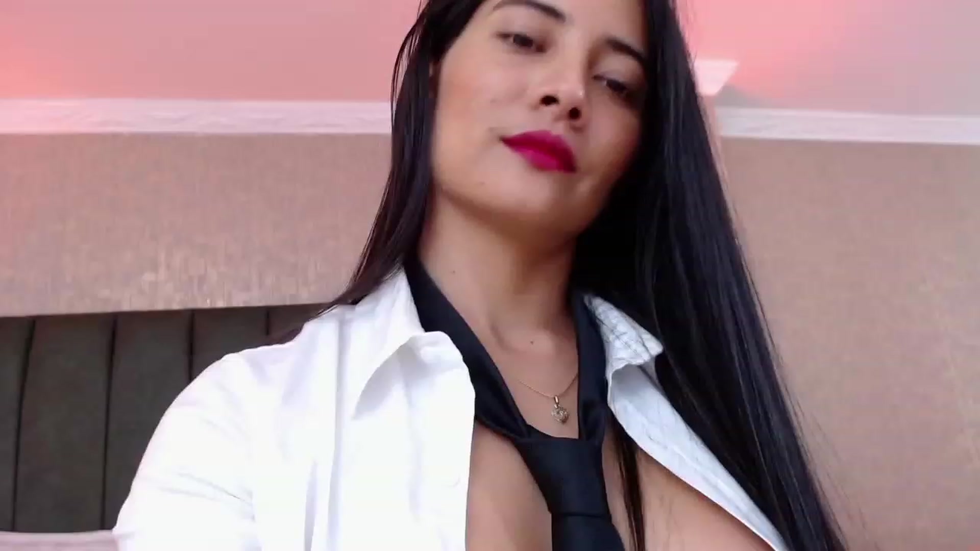 Gallery image thumbnail from Julie__Moon's myfreecams stream on, 03/11/2023, 17:15 image 12 of 20
