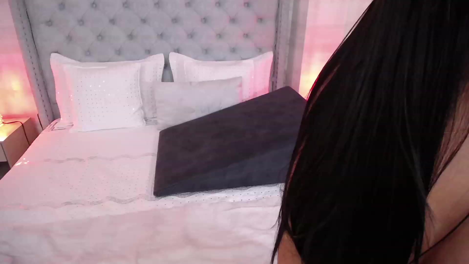 Gallery image thumbnail from Julie__Moon's myfreecams stream on, 03/22/2023, 24:51 image 1 of 20