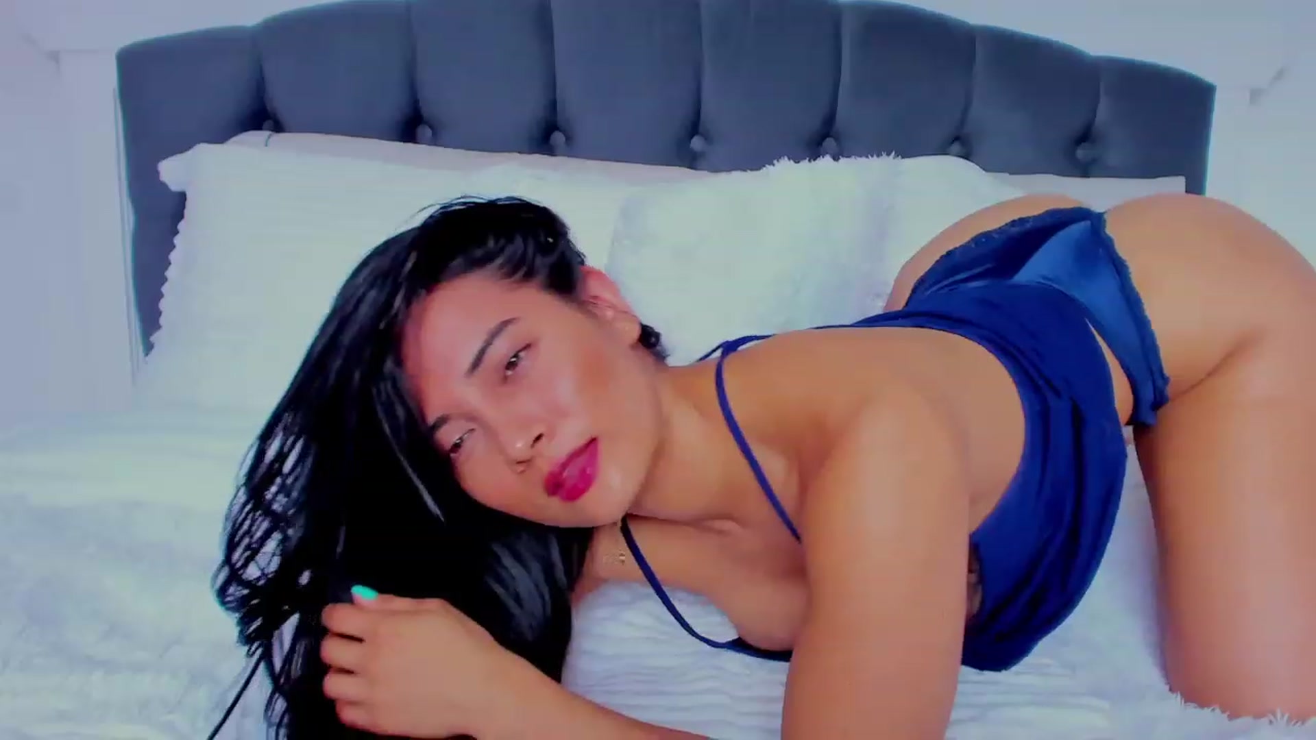 Gallery image thumbnail from Julie__Moon's myfreecams stream on, 08/20/2023, 17:36 image 13 of 20