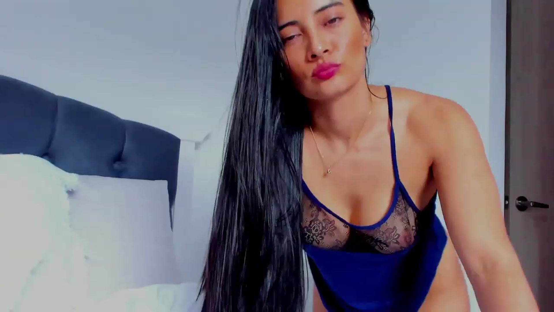 Gallery image thumbnail from Julie__Moon's myfreecams stream on, 08/20/2023, 17:36 image 17 of 20