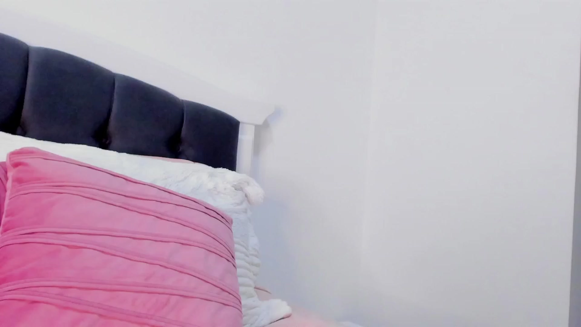 Gallery image thumbnail from Julie__Moon's myfreecams stream on, 10/24/2023, 24:47 image 12 of 20