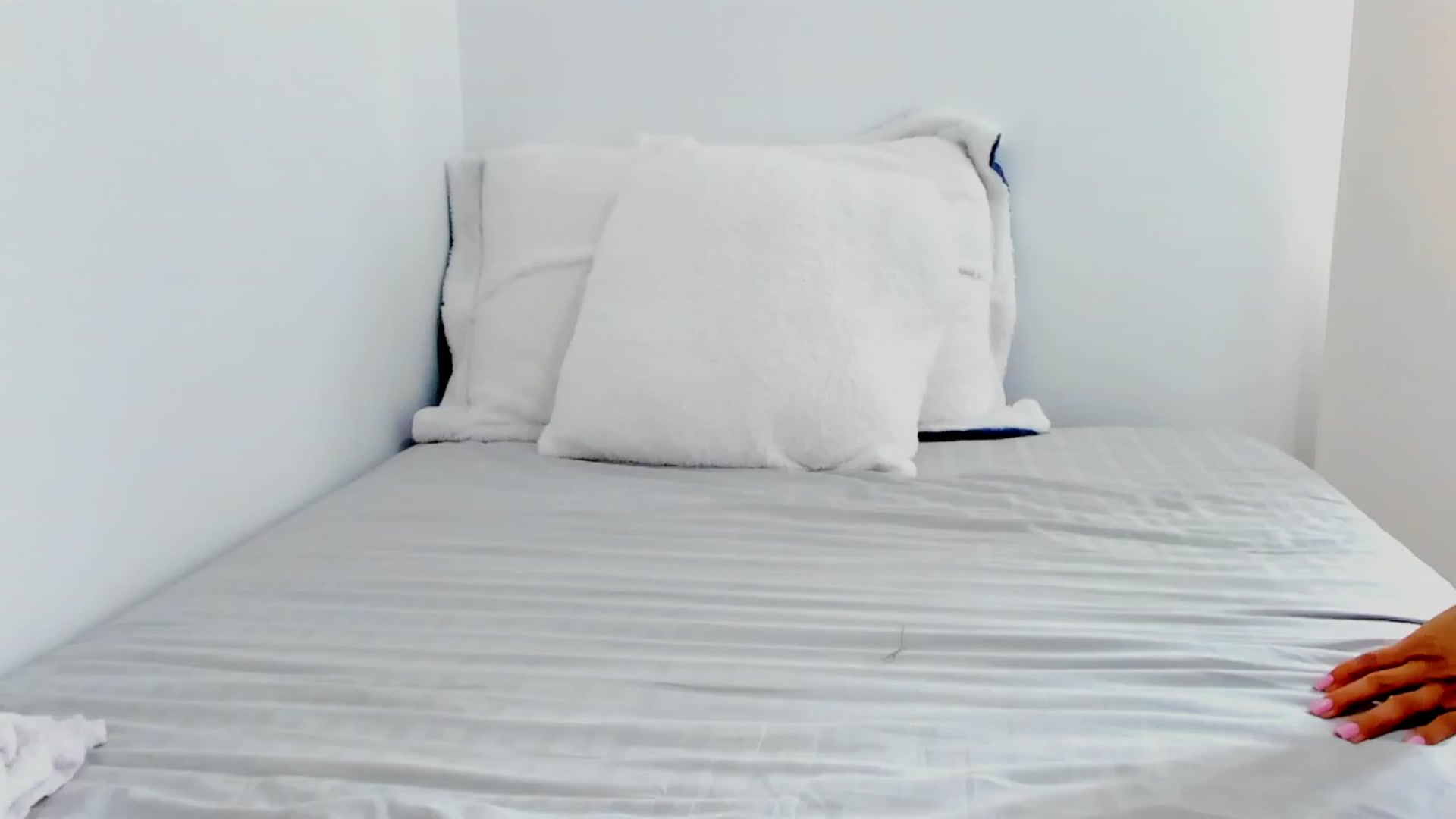 Gallery image thumbnail from Julie__Moon's myfreecams stream on, 11/12/2023, 18:49 image 5 of 20