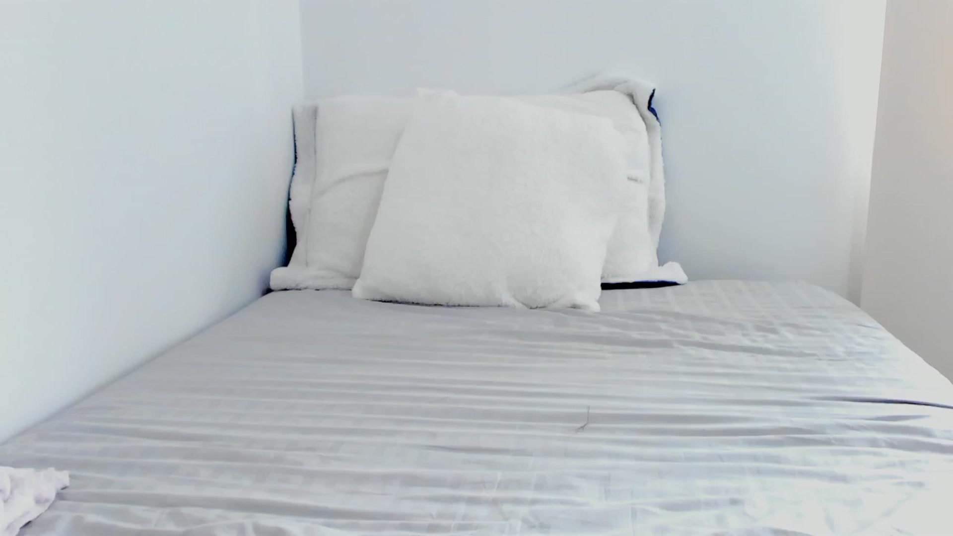 Gallery image thumbnail from Julie__Moon's myfreecams stream on, 11/12/2023, 18:49 image 6 of 20