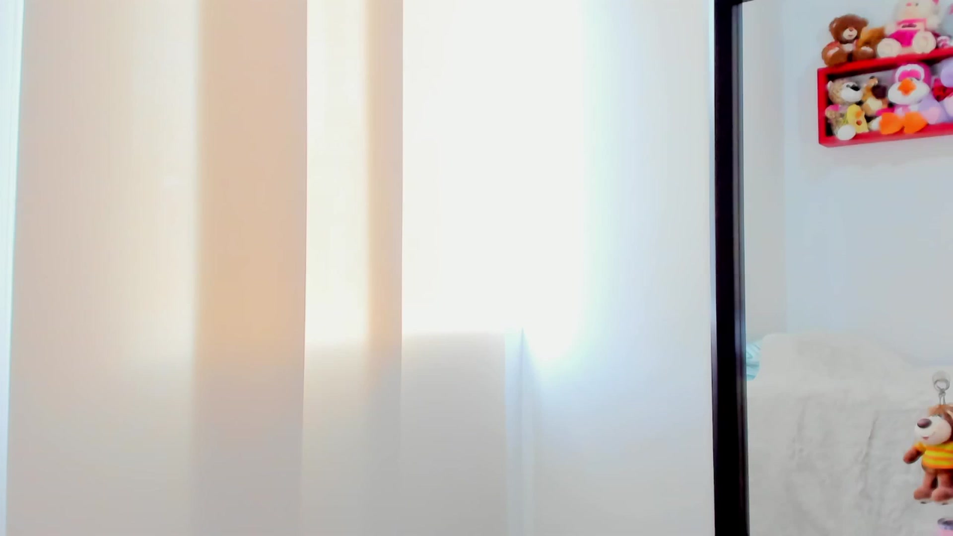 Gallery image thumbnail from Julie__Moon's myfreecams stream on, 12/24/2023, 17:20 image 18 of 20