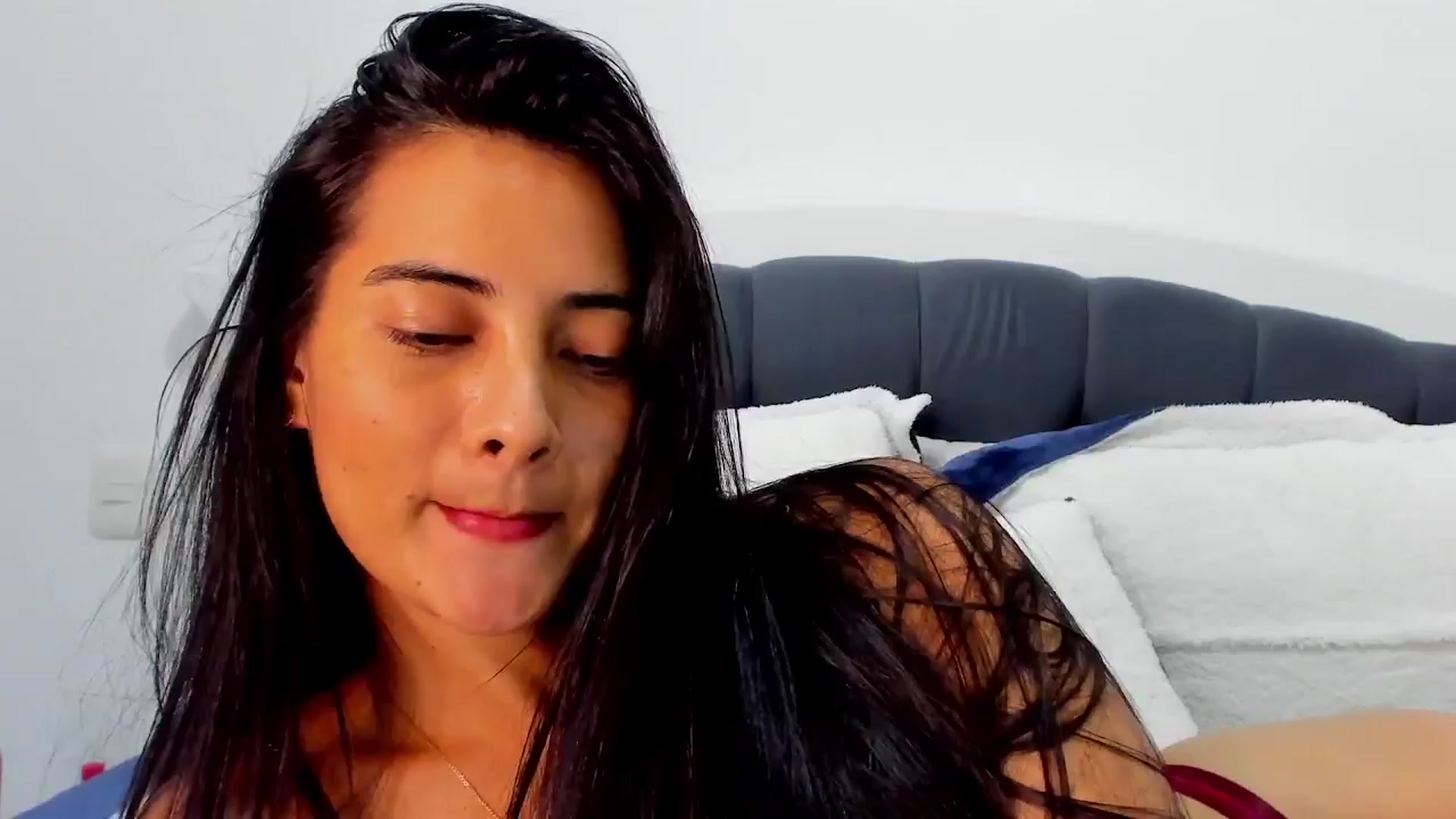 Gallery image thumbnail from Julie__Moon's myfreecams stream on, 04/02/2024, 24:46 image 4 of 20