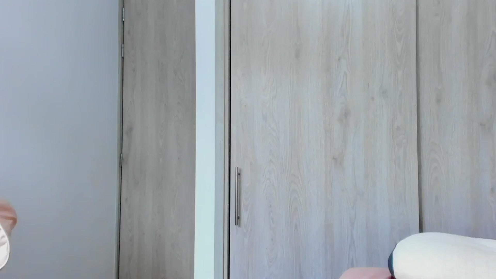 Gallery image thumbnail from Julie__Moon's myfreecams stream on, 12/24/2024, 22:21 image 4 of 20