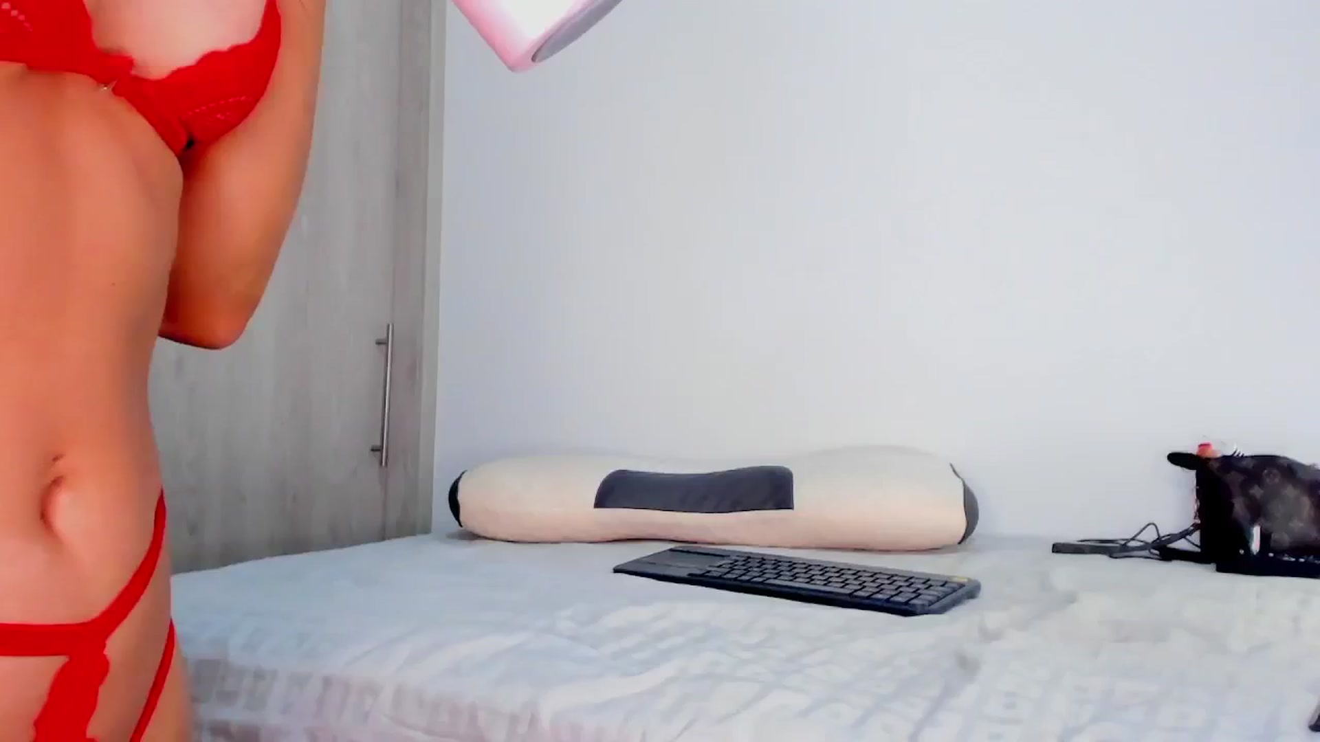 Gallery image thumbnail from Julie__Moon's myfreecams stream on, 05/27/2025, 24:20 image 10 of 20
