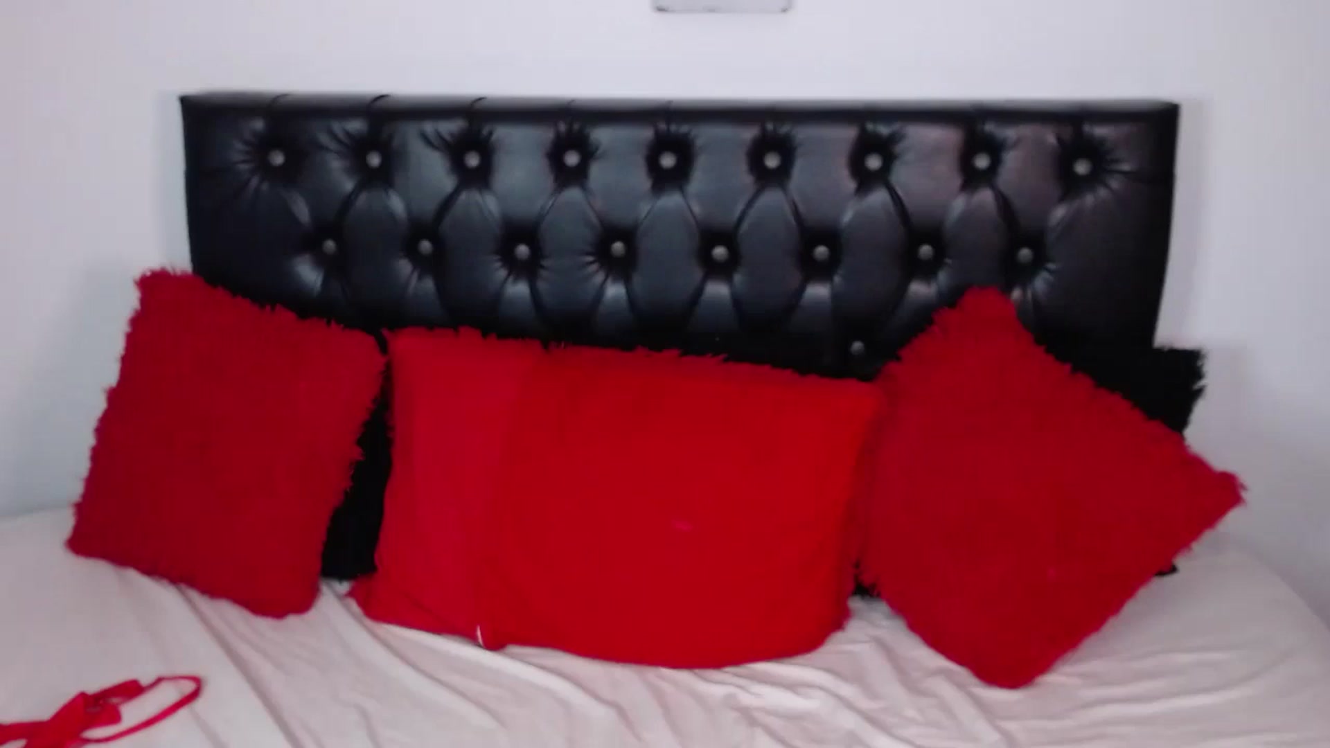 Gallery image thumbnail from Julieta_foxx's myfreecams stream on, 07/15/2025, 08:59 image 12 of 20