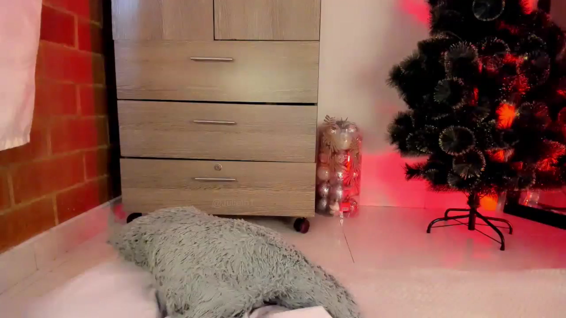 Gallery image thumbnail from Julieth1_'s myfreecams stream on, 11/25/2023, 20:22 image 20 of 20