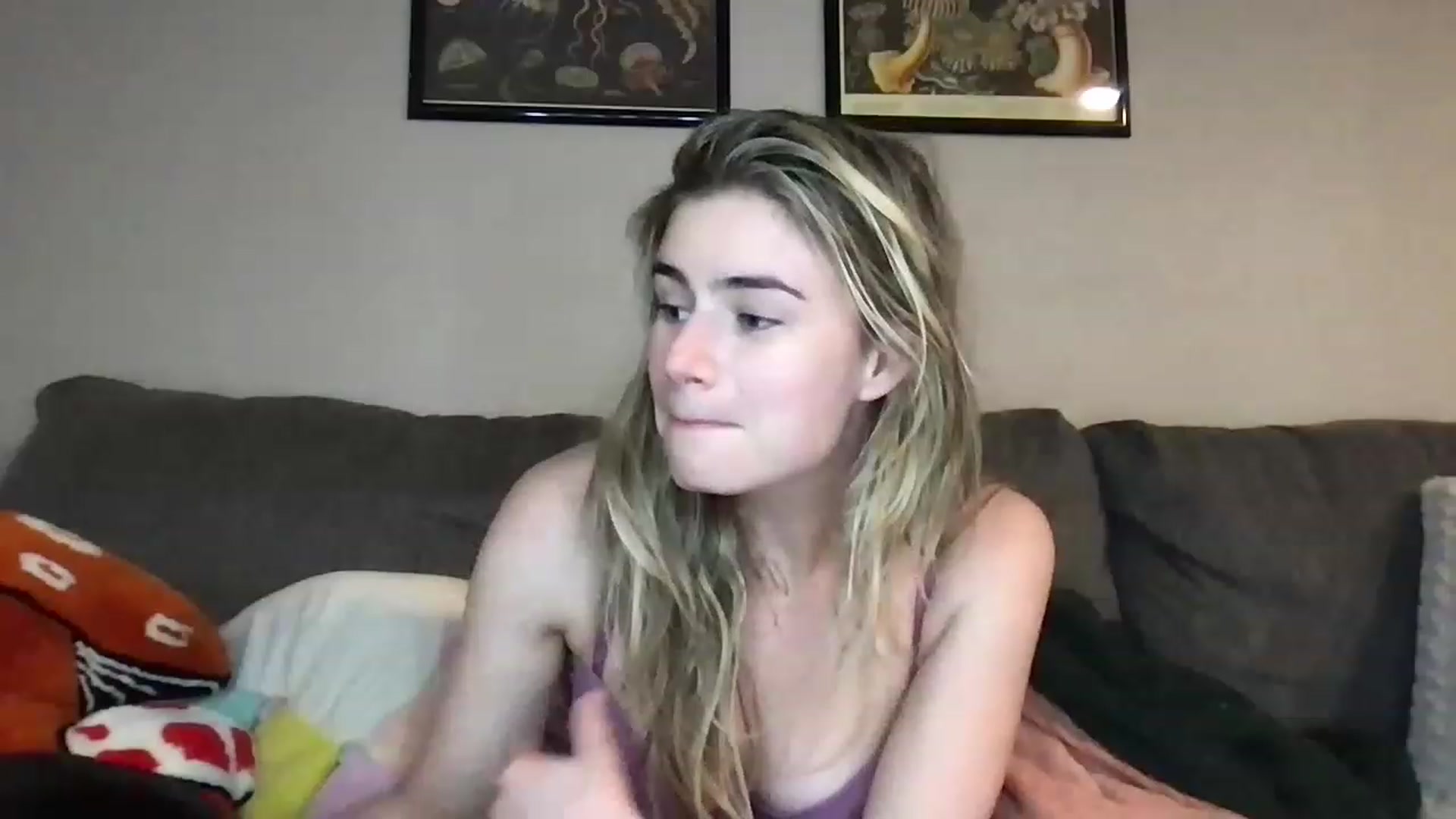 Gallery image thumbnail from JulietteDream's myfreecams stream on, 12/19/2022, 01:36 image 17 of 20