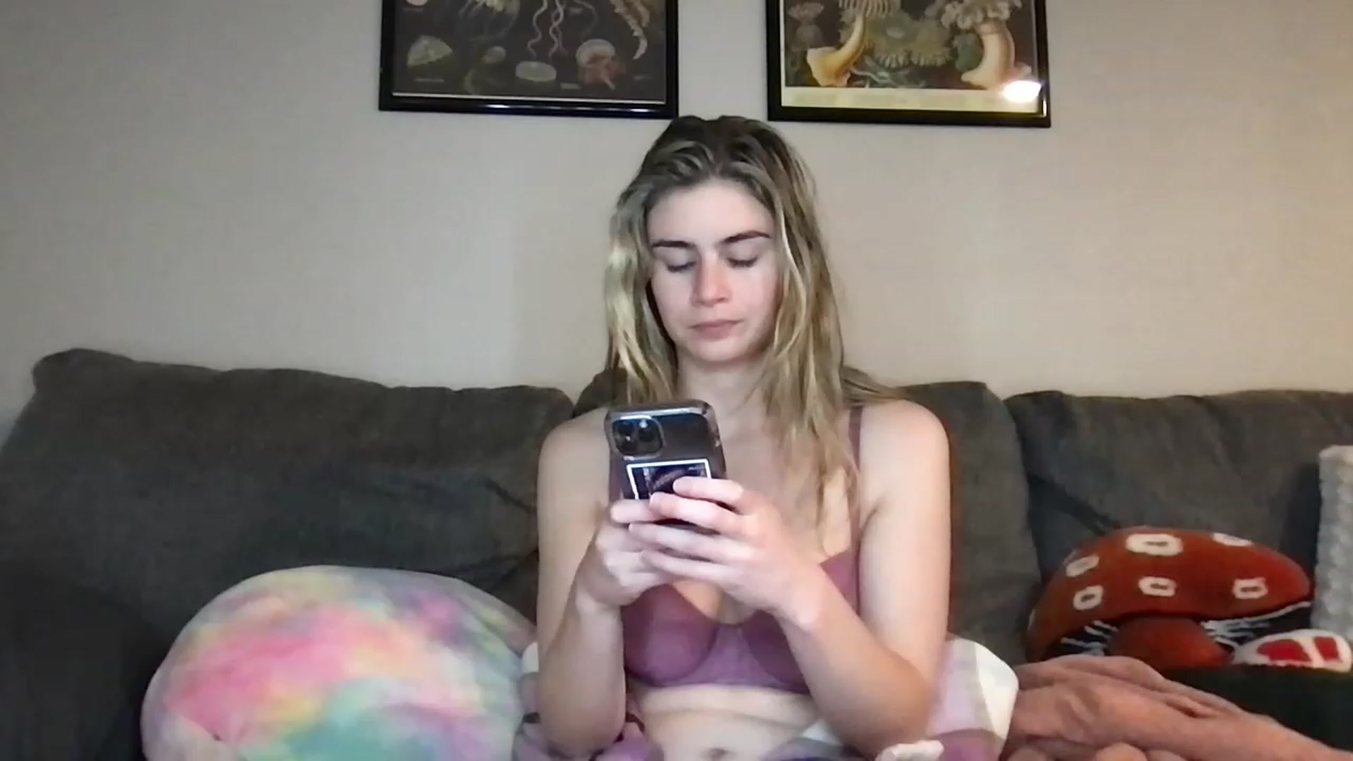 Gallery image thumbnail from JulietteDream's myfreecams stream on, 12/19/2022, 01:36 image 6 of 20
