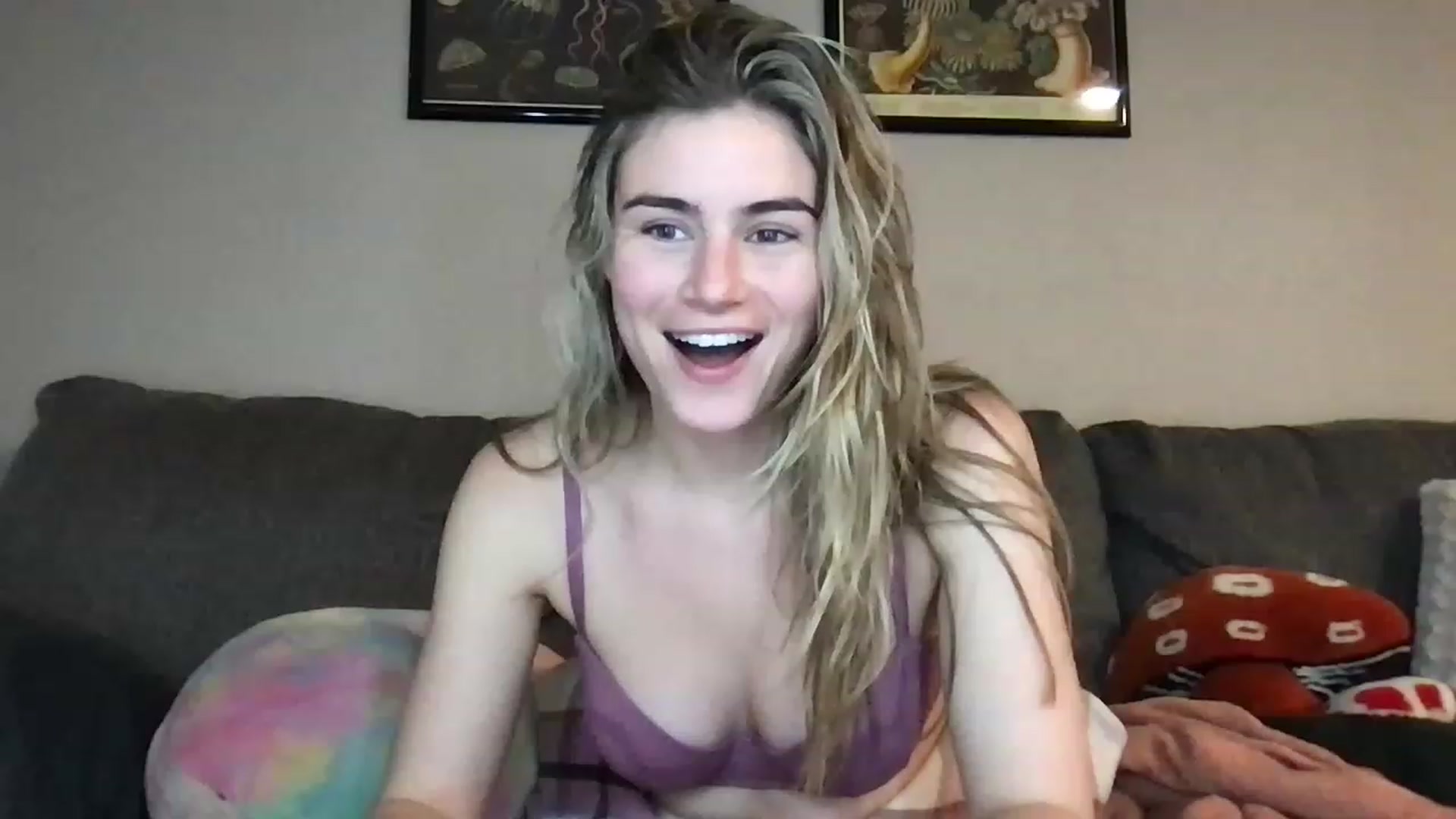 Gallery image thumbnail from JulietteDream's myfreecams stream on, 12/19/2022, 01:36 image 8 of 20