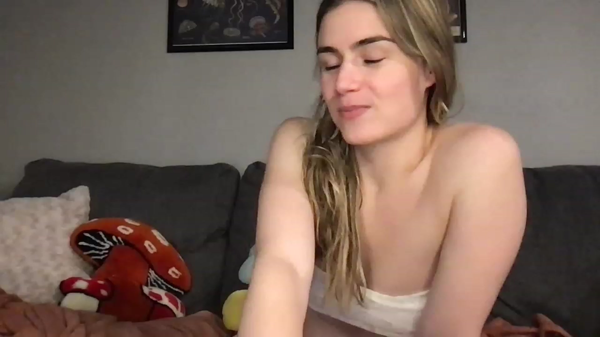 Gallery image thumbnail from JulietteDream's myfreecams stream on, 01/10/2023, 24:02 image 3 of 20