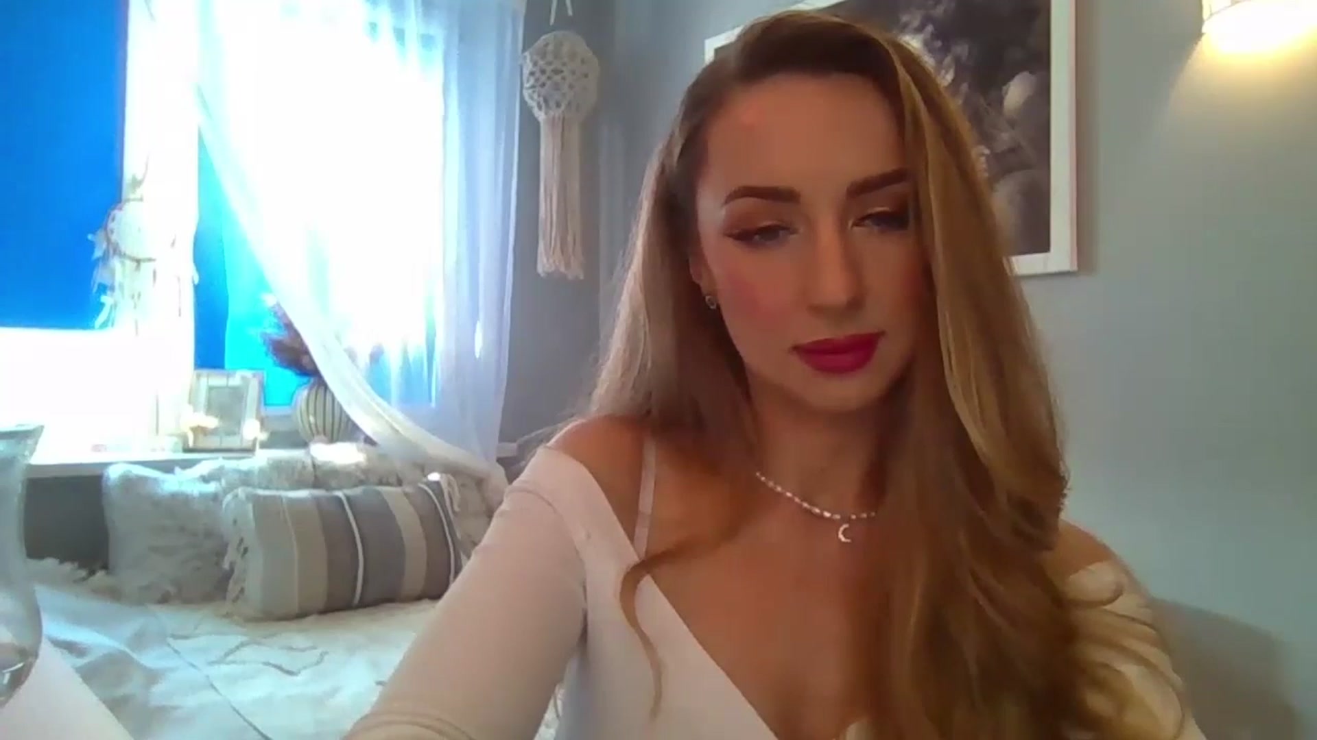 Gallery image thumbnail from JulietteGlow's myfreecams stream on, 07/30/2024, 16:35 image 18 of 20