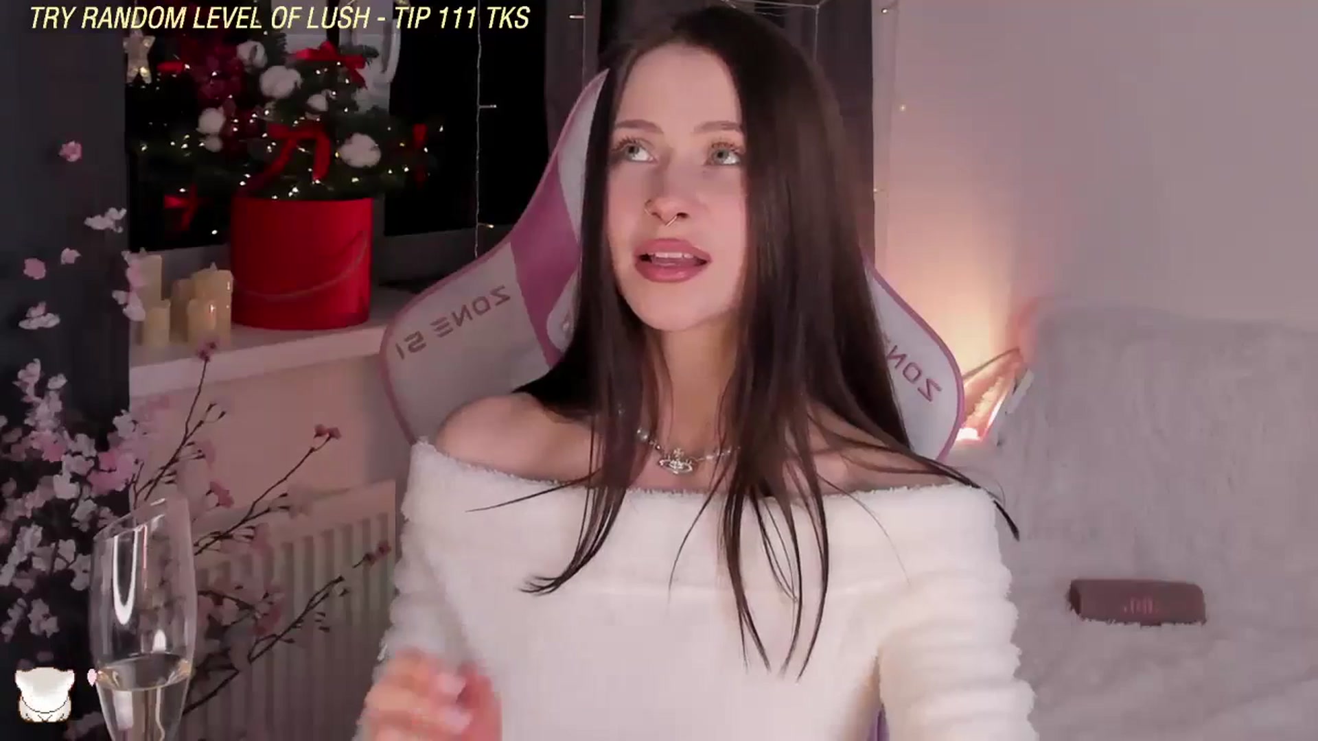Gallery image thumbnail from JuliyaLuv's myfreecams stream on, 12/31/2024, 21:35 image 14 of 20