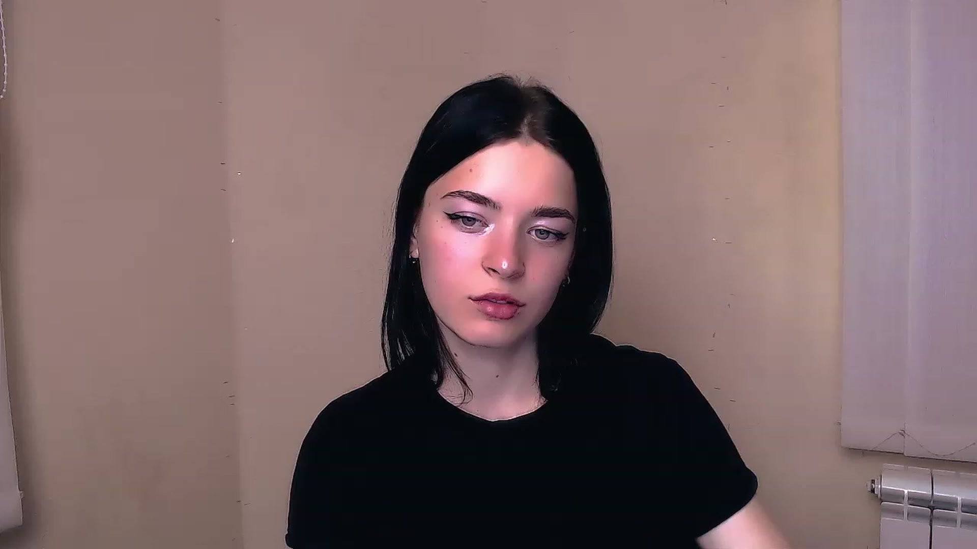 Gallery image thumbnail from JulliCherry_'s myfreecams stream on, 06/28/2023, 11:10 image 12 of 20